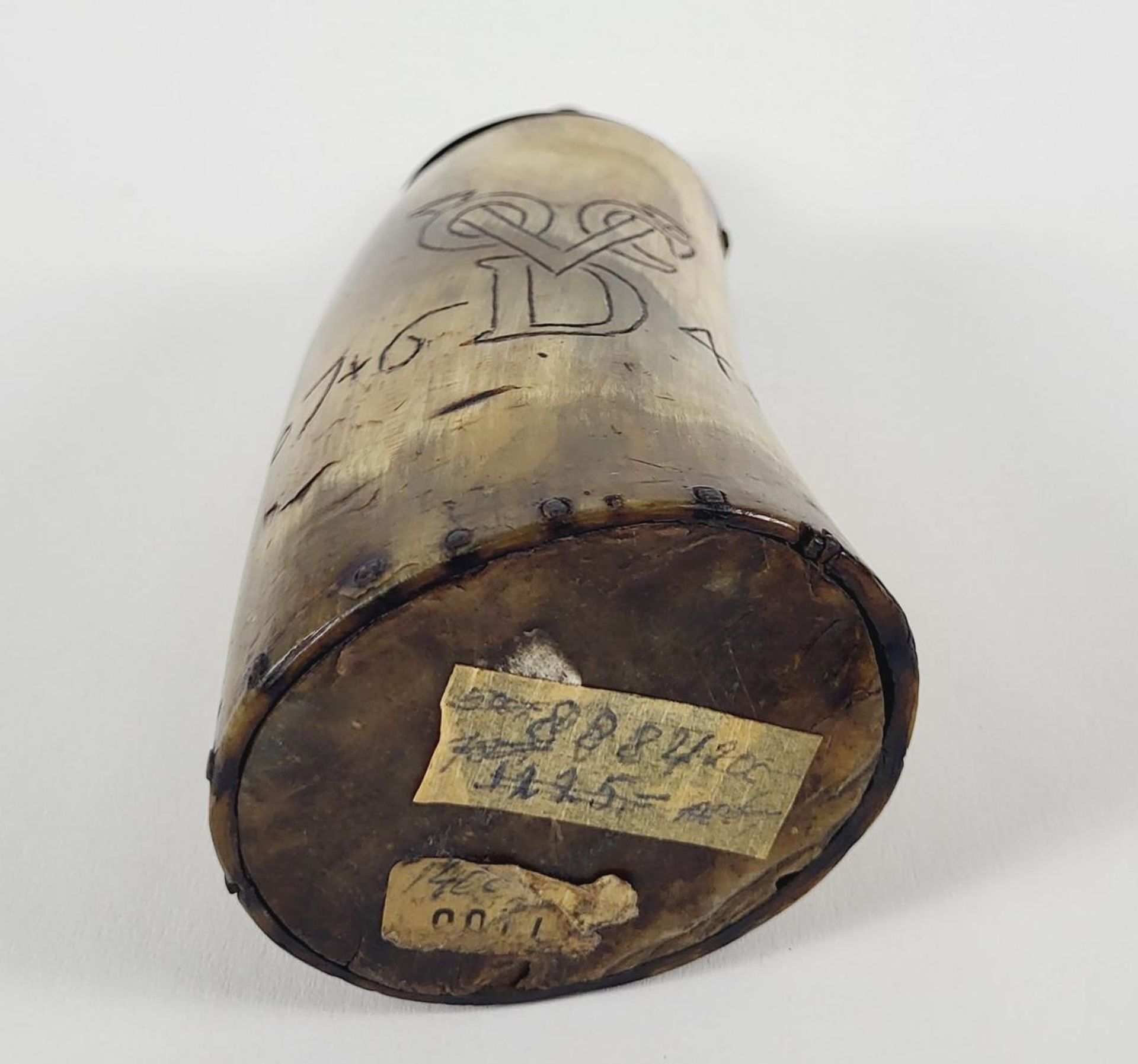 Pulverflasche aus Horn, 17. Jahrhundert - Bild 3 aus 3