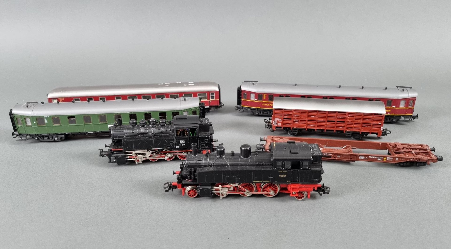 Märklin 2 Loks mit 4 Wagons; DB 81010 und 2865