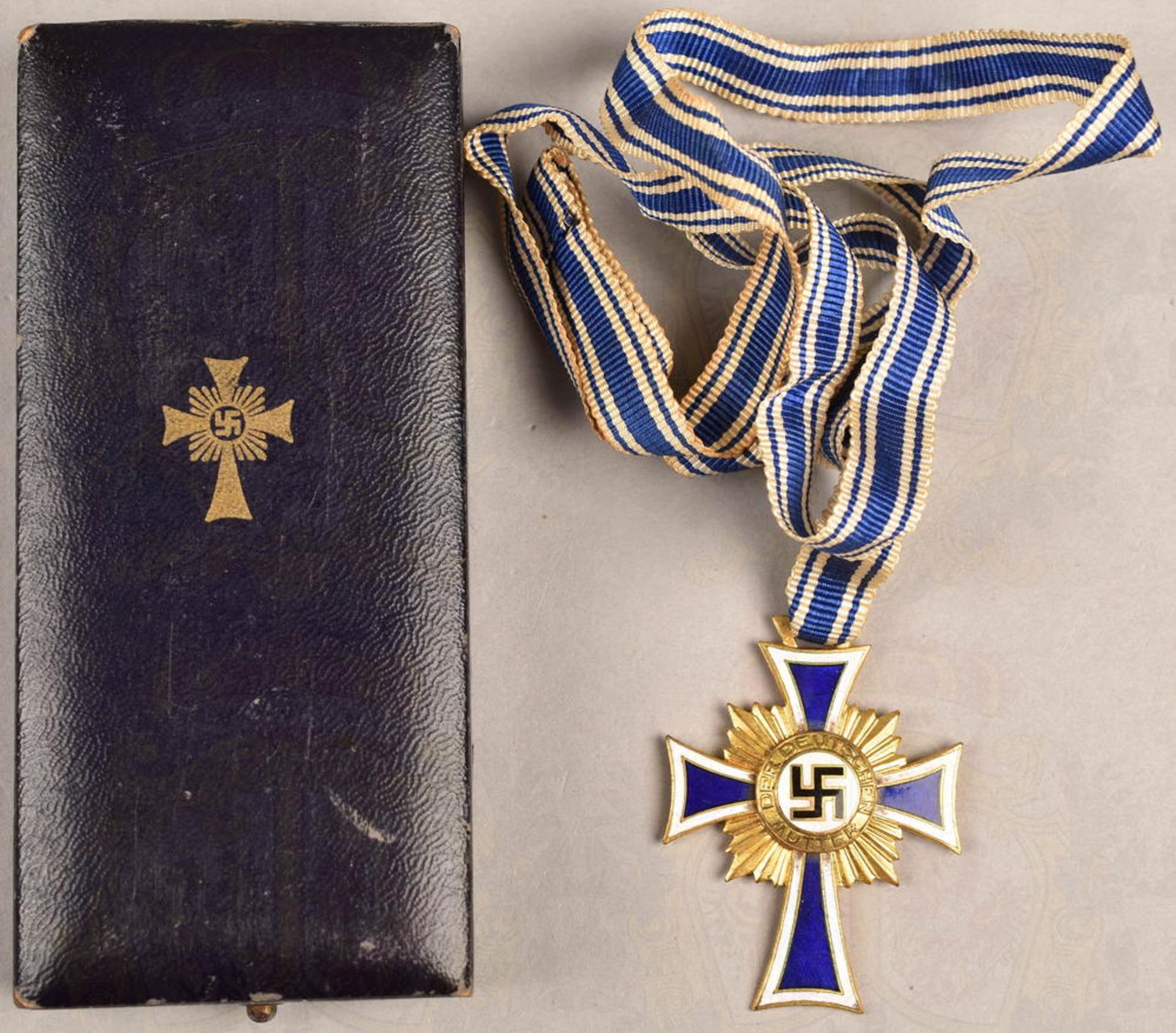 MUTTERKREUZ IN GOLD MIT ETUI - Bild 2 aus 6