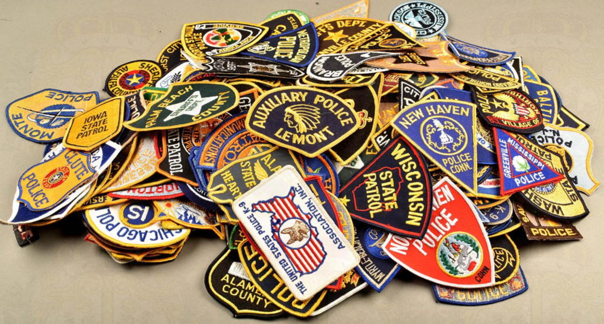 Sammlung Ärmel- und Uniformabzeichen U.S. Polizei