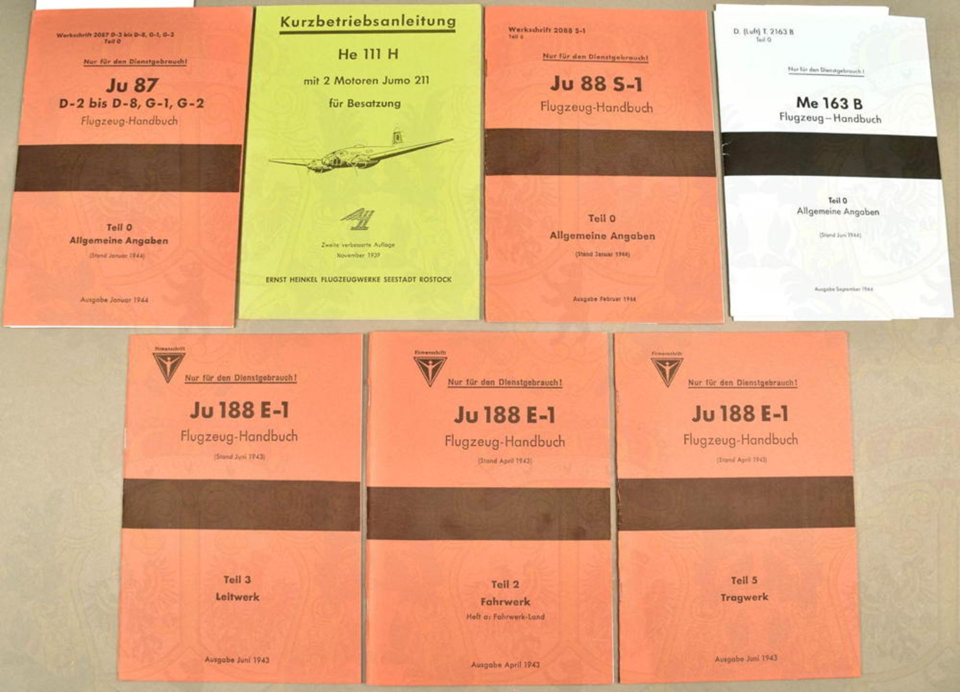 7 Handbücher Kampfflugzeuge und Jagdflugzeuge