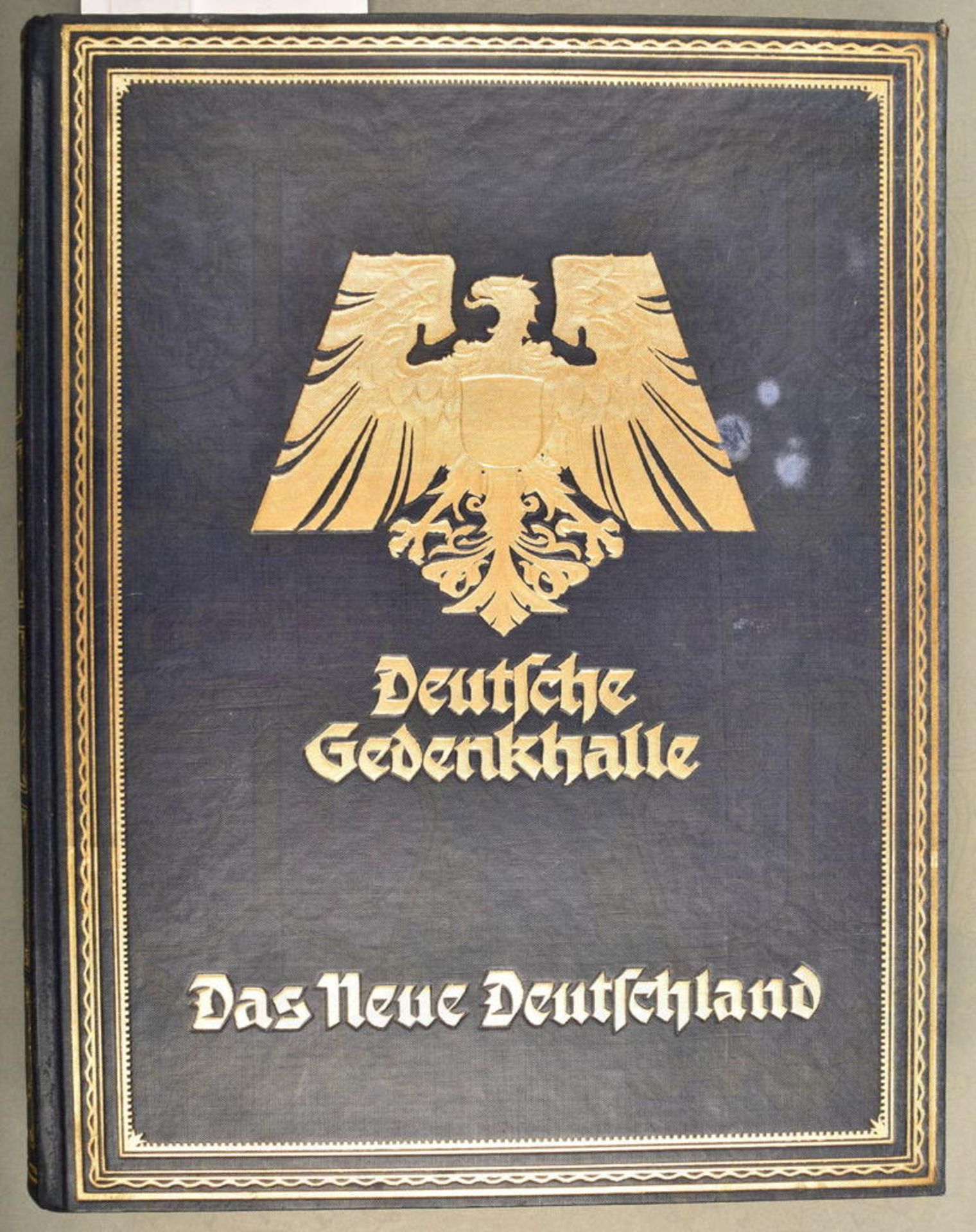 Deutsche Gedenkhalle - Das Neue Deutschland