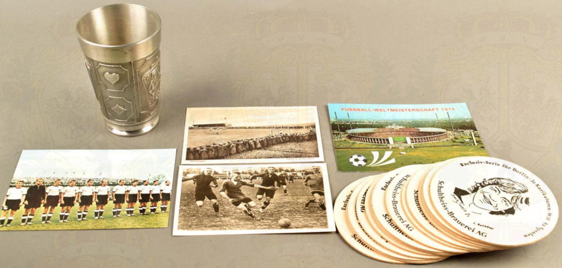 BIERDECKEL UND ANSICHTSKARTEN FUßBALL WM 1954, 1974