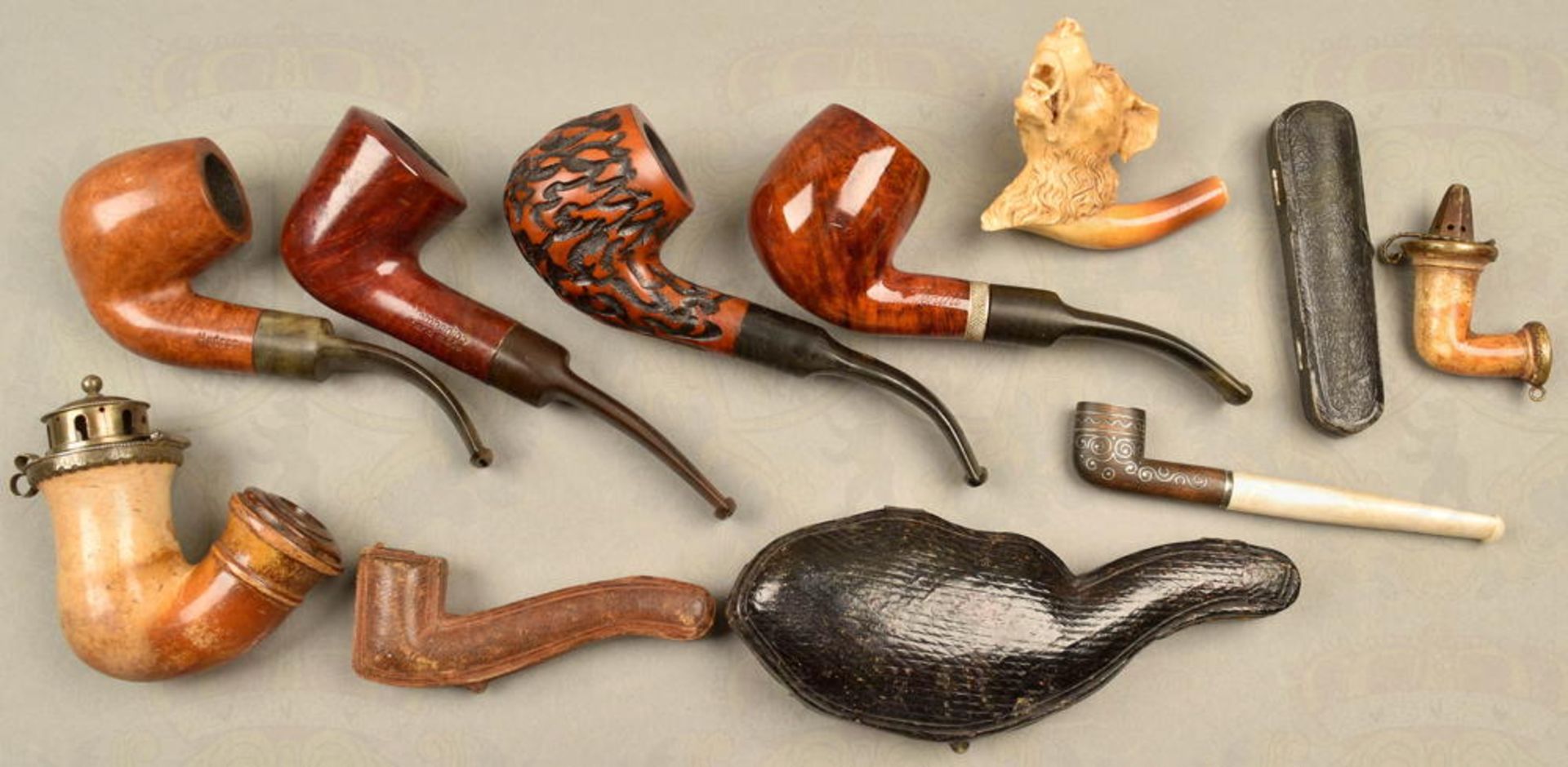 10 tobacco pipes, pipe bowl and cigarette holders
