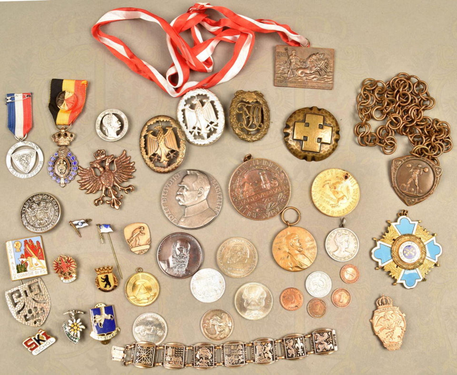 41 MEDAILLEN, ABZEICHEN UND MÜNZEN, Reichssportabzeichen in Bronze, HK entfernt; Centenar-Medaille