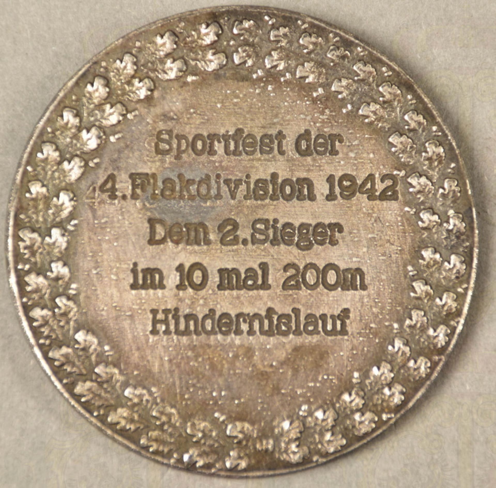 SIEGERMEDAILLE SPORTFEST DER 4. FLAKDIVISION 1942 - Bild 2 aus 2