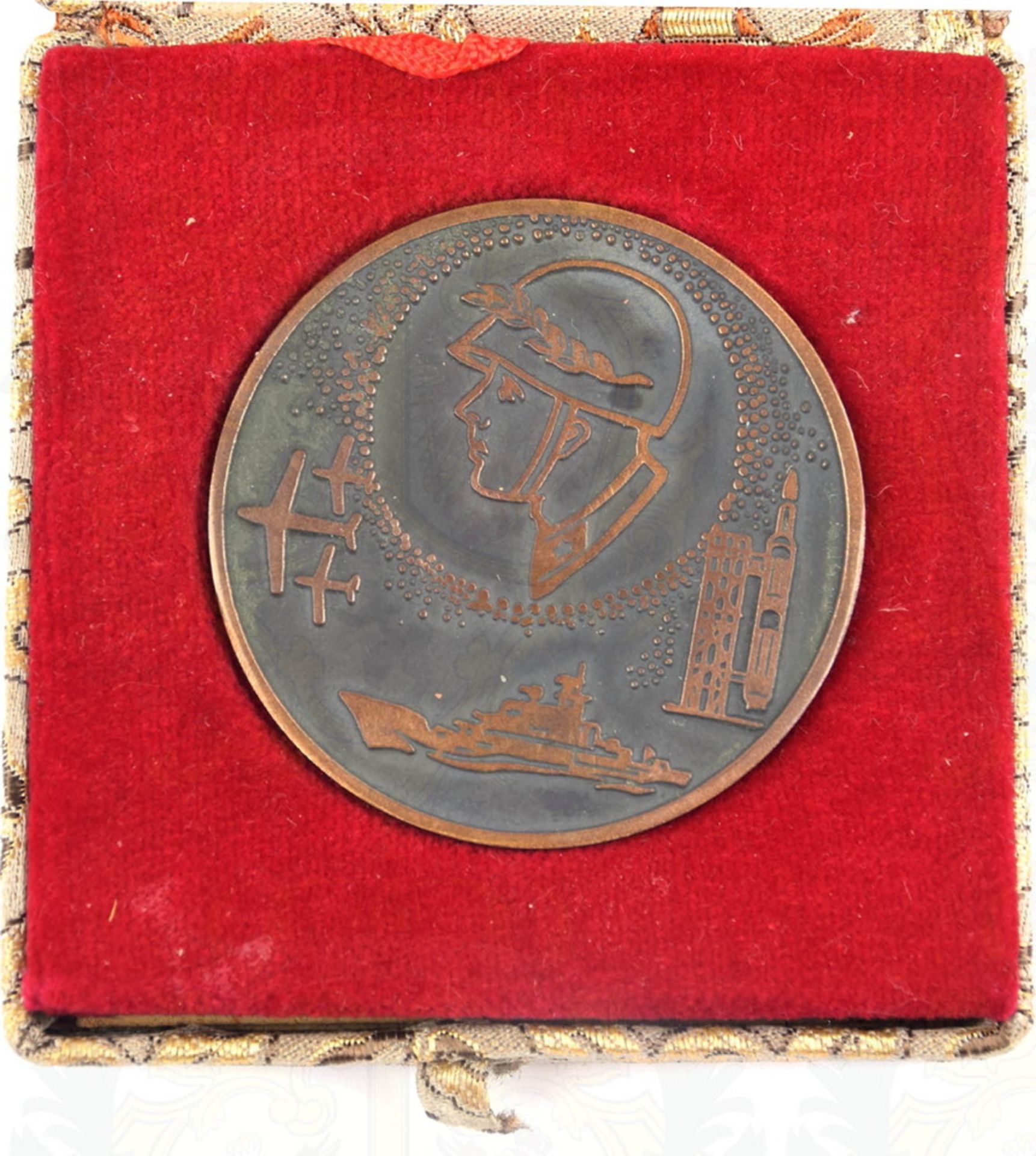 Medaille 60 Jahre Volksbefreiungsarmee China - Bild 2 aus 3