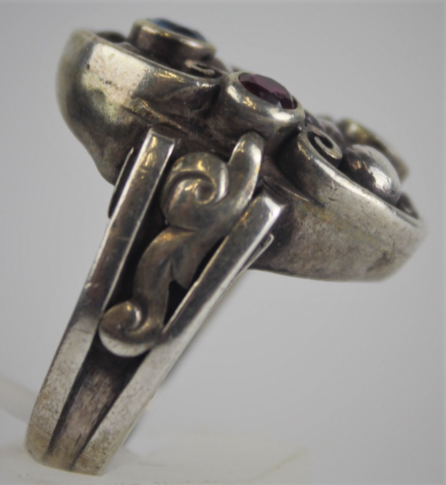 Art Deco Künstler Silber Ring mit zwei wohl Sophiren und wohl Rubin - Bild 2 aus 2