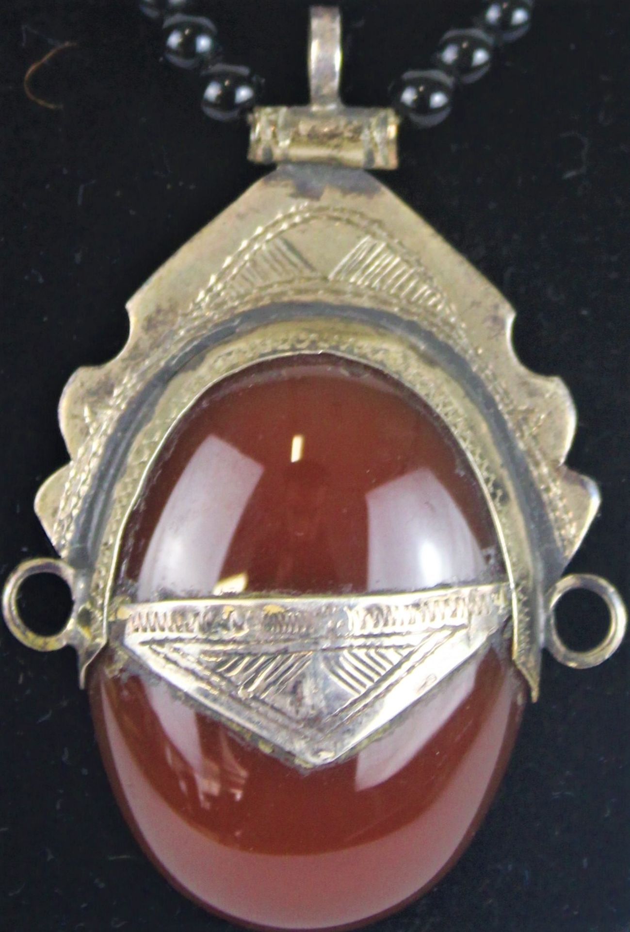 Orientalisches Amulett mit Carneol Cabochons in Silberfassung - Bild 2 aus 2
