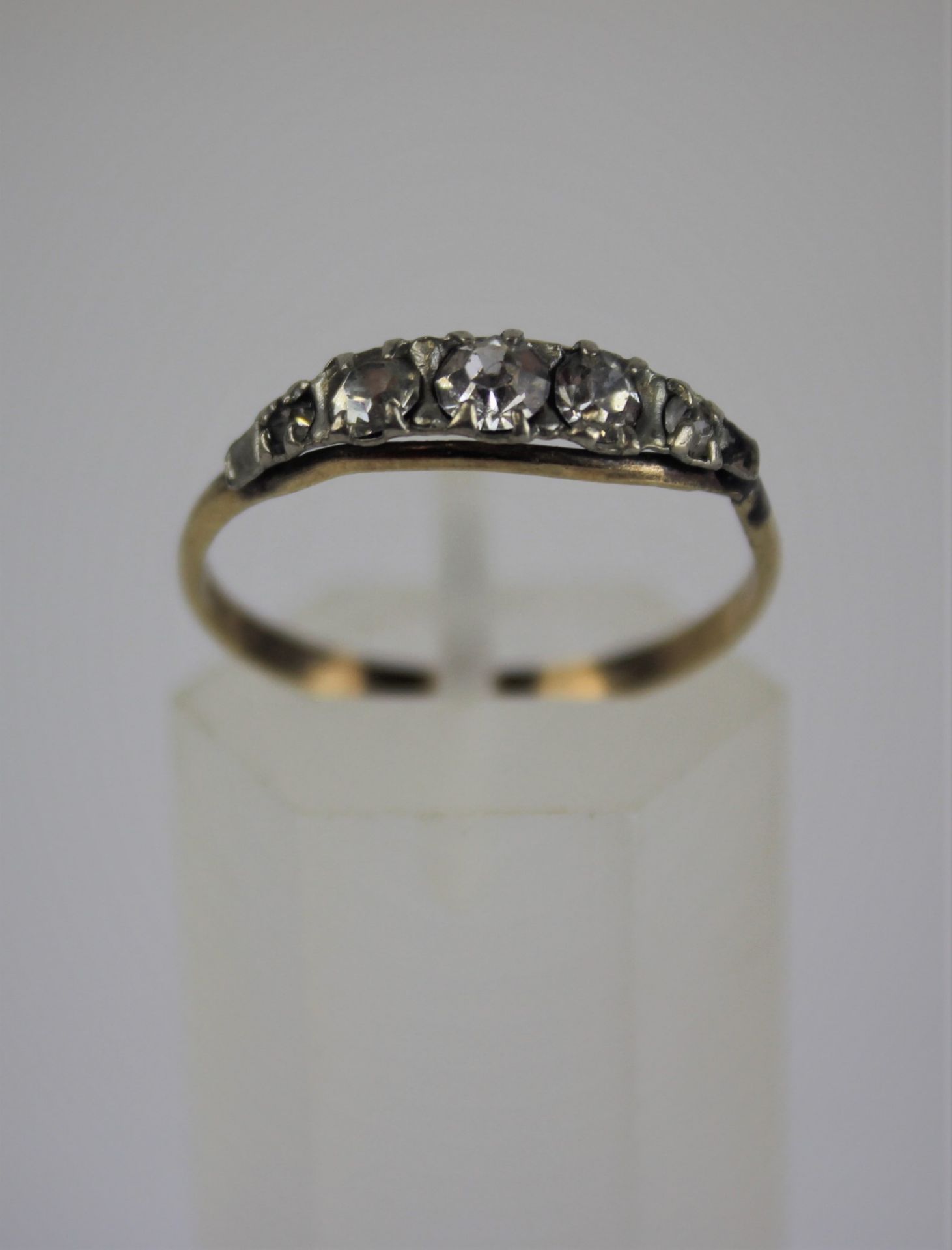 Gold Jugendstil Ring mit wohl Diamanten