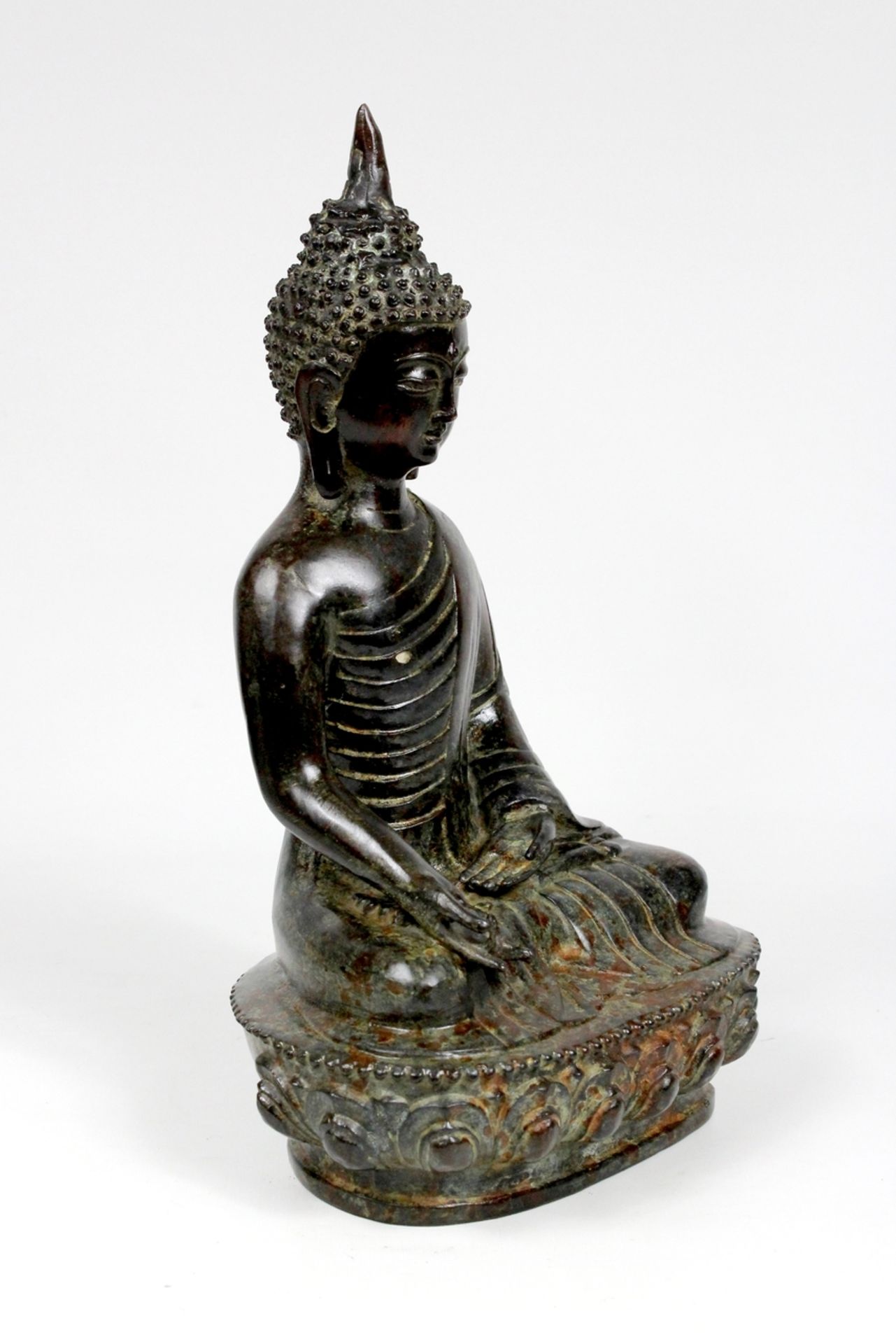 Sitzender Buddha Shakyamuni, China 17./18.Jhdt - Bild 2 aus 7