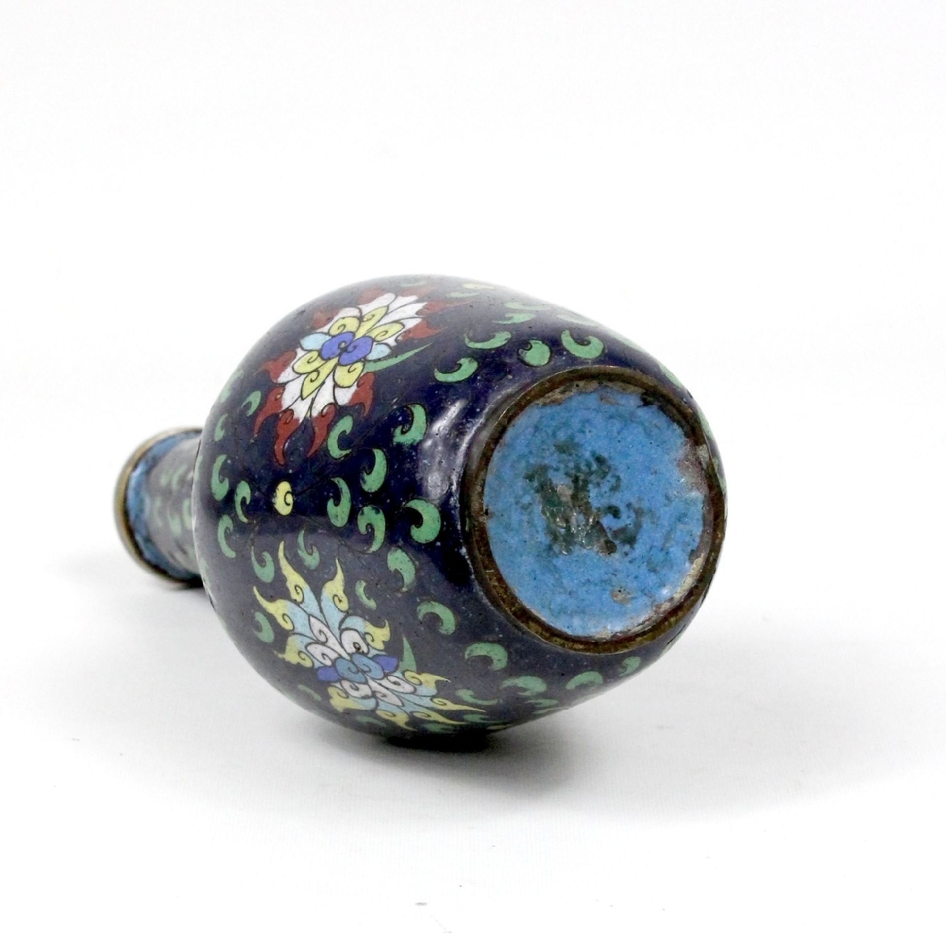 China Blaue Cloisonne-Chrysanthemen Vase frühe Qing Dynastie 17.Jhdt. - Image 5 of 5