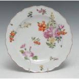 A Chelsea shaped circular plate, painted with flower spray and sprigs, 21cm diam, red anchor mark,