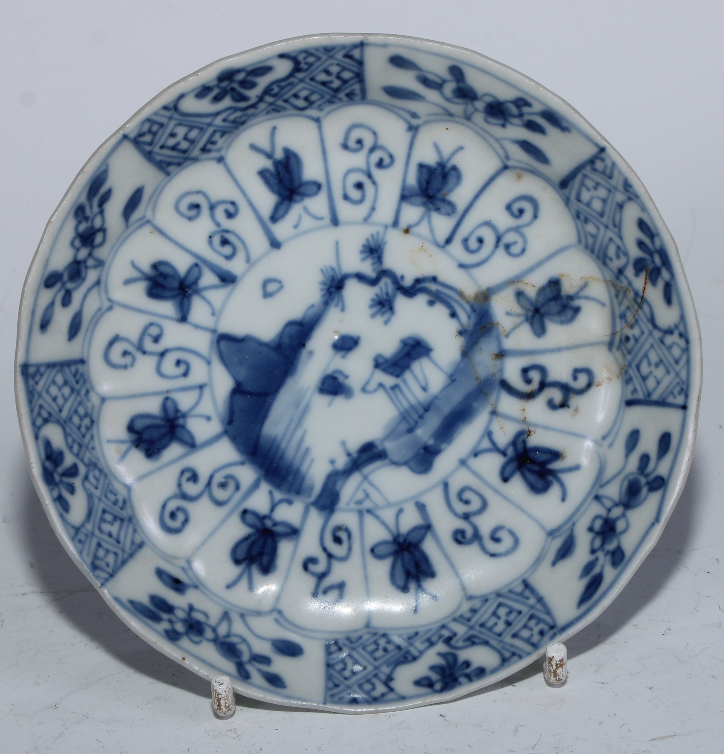 A Chinese octagonal plate, painted in tones of underglaze blue with lotus, 20cm diameter, 18th - Image 6 of 20