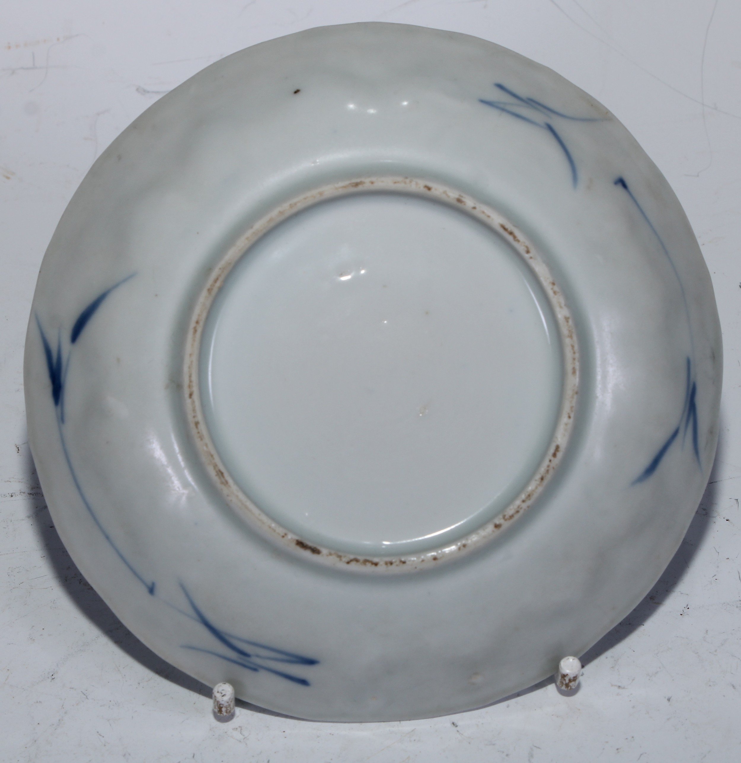 A Chinese octagonal plate, painted in tones of underglaze blue with lotus, 20cm diameter, 18th - Image 7 of 20