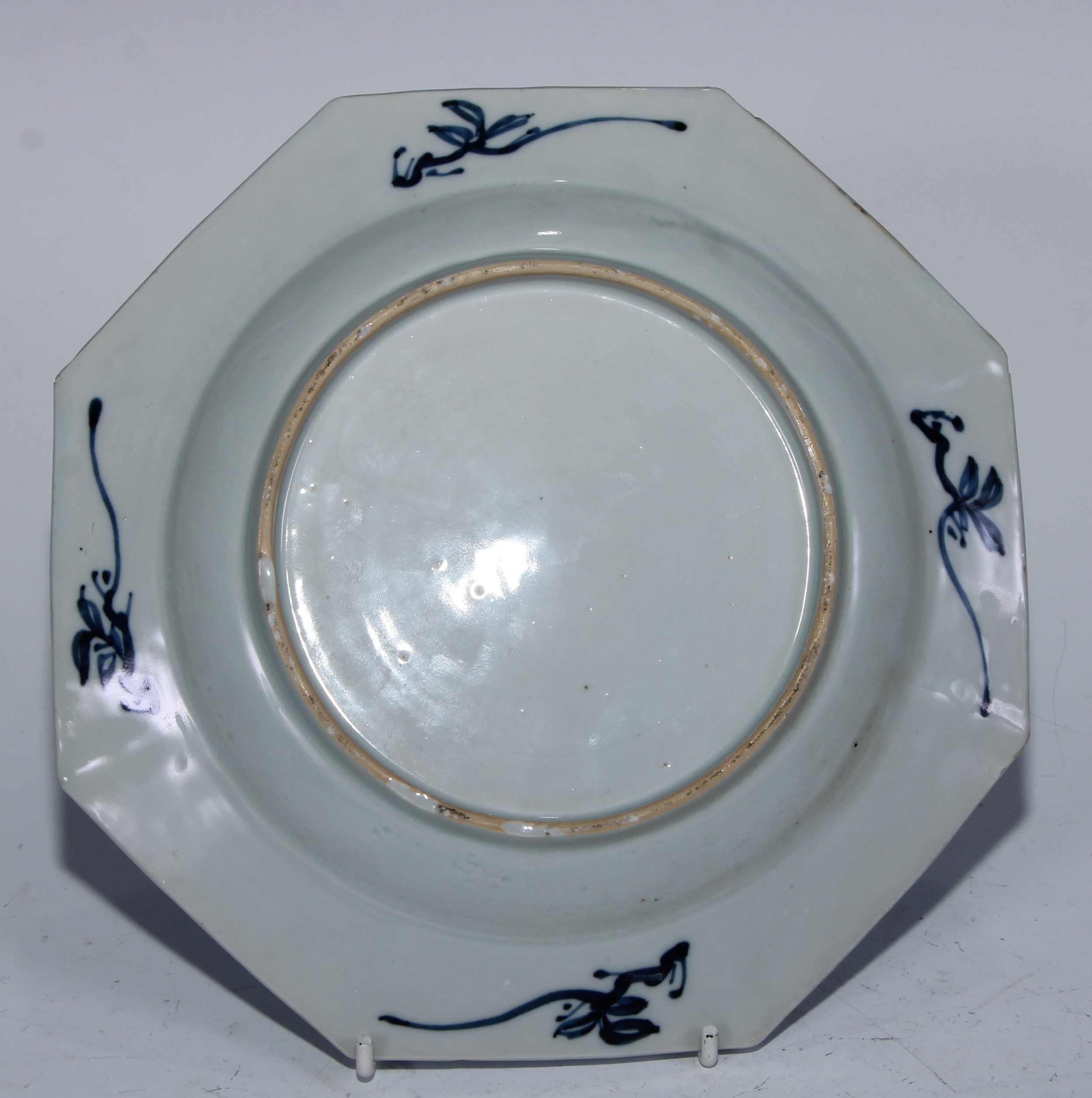 A Chinese octagonal plate, painted in tones of underglaze blue with lotus, 20cm diameter, 18th - Image 3 of 20