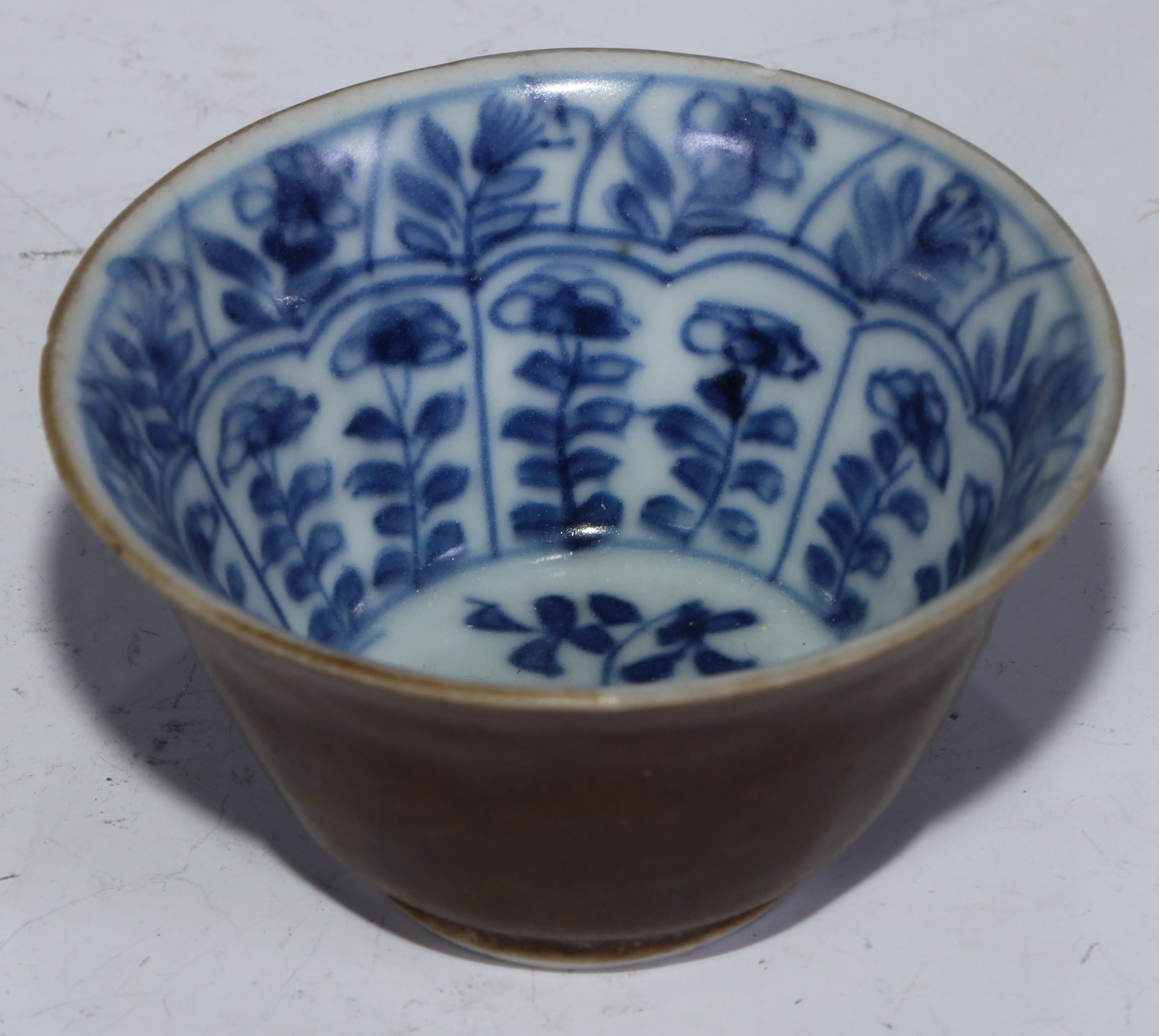 A Chinese octagonal plate, painted in tones of underglaze blue with lotus, 20cm diameter, 18th - Image 14 of 20