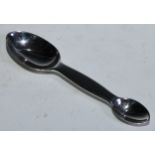 Medical - a George V silver medicine spoon, 13.5cm long, London 1930