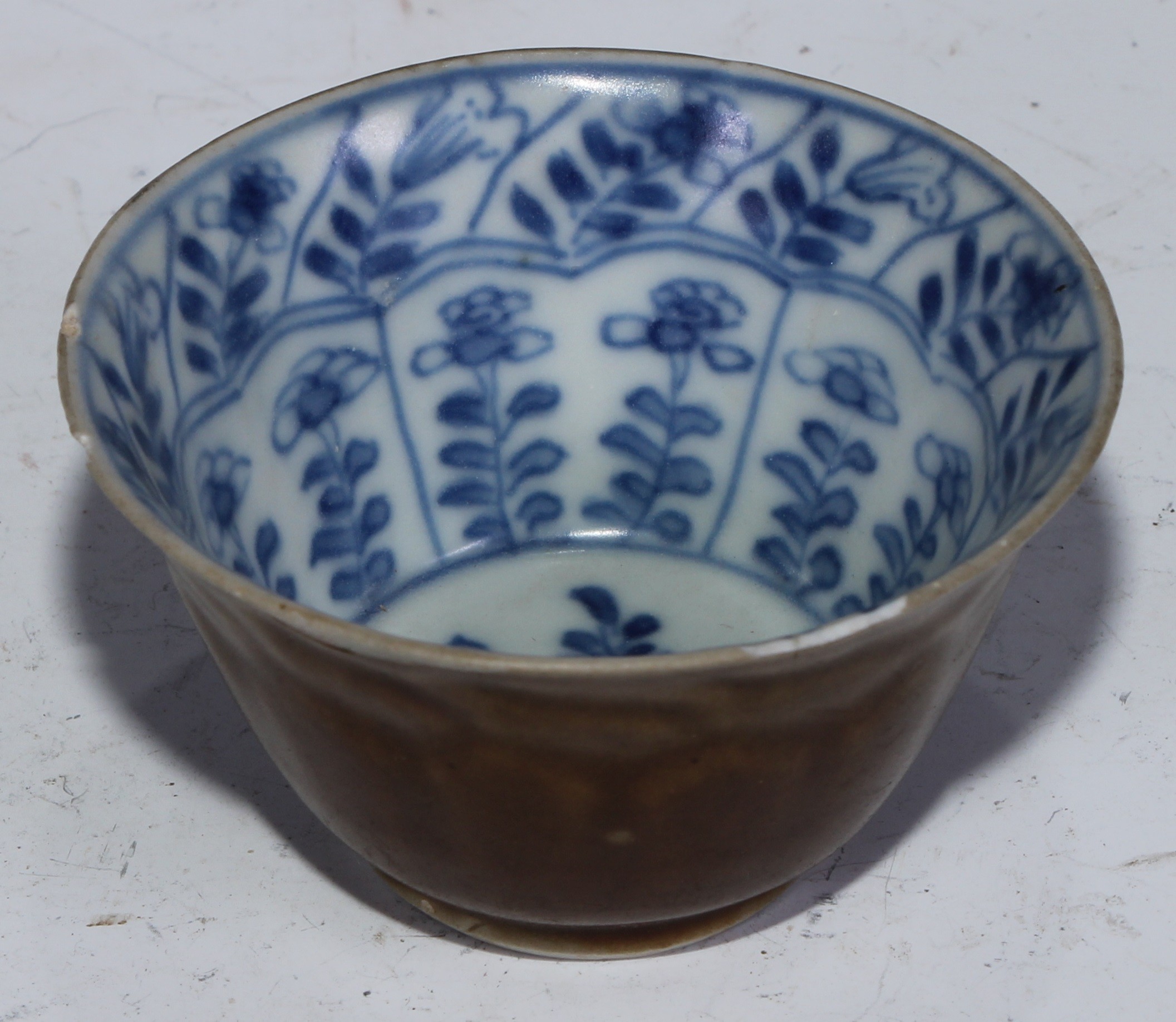 A Chinese octagonal plate, painted in tones of underglaze blue with lotus, 20cm diameter, 18th - Image 11 of 20