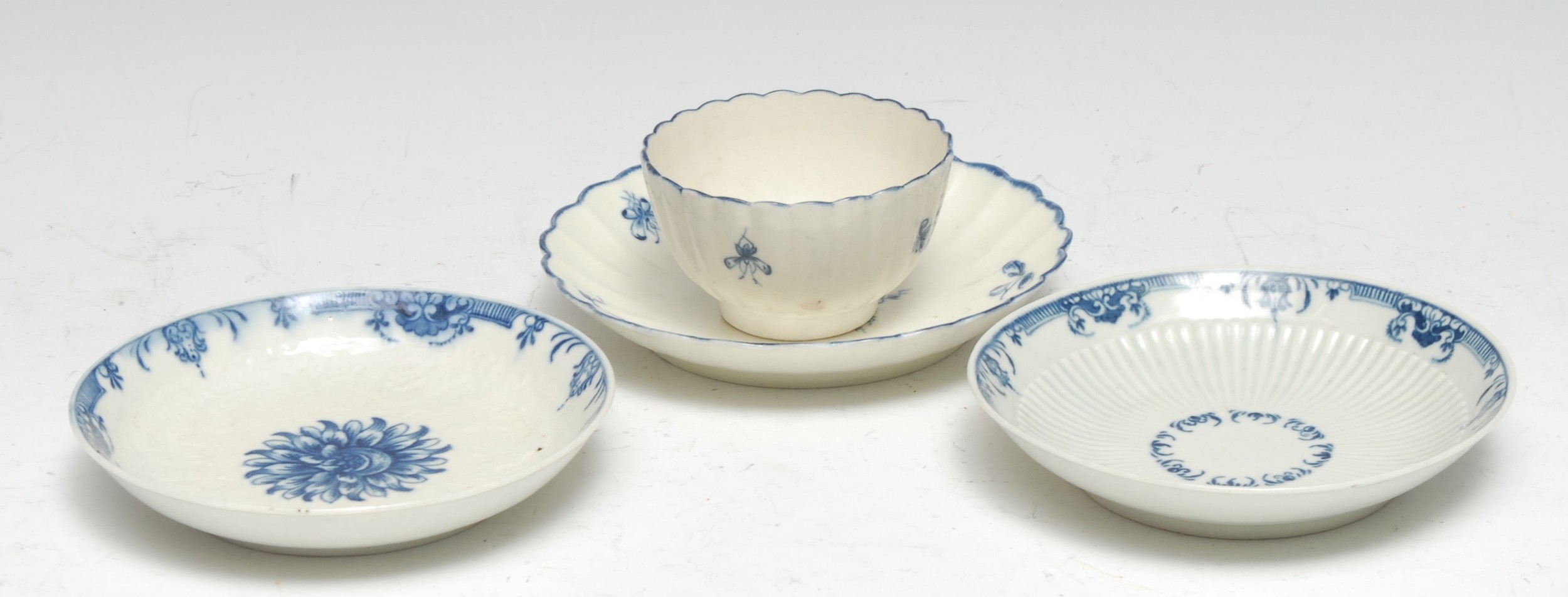 A Worcester chrysanthemum pattern tea bowl and saucer, c.1770; another saucer, Gilliflower