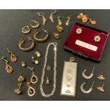 Jewellery - 9ct gold and yellow metal earrings, mostly unmarked, other earrings qty