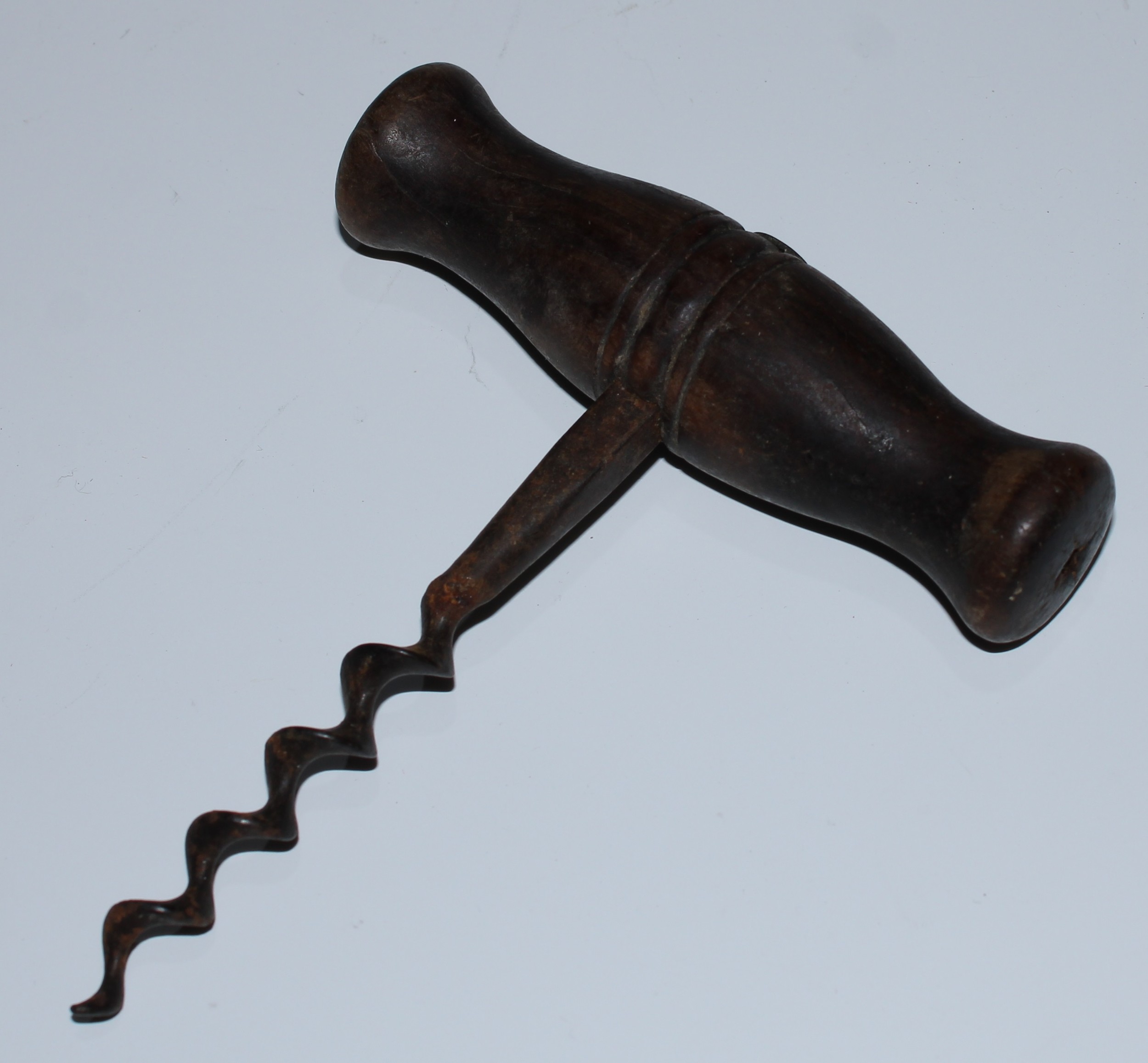 Wine - a 19th century direct-pull corkscrew, stag antler handle, baluster stem, wire helix worm, - Bild 5 aus 6