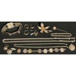 A silver neckchain, bracelets, rings, an Art Nouveau stick pin; etc