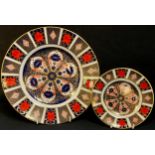 A Royal Crown Derby Imari 1128 pattern dinner plate, 27cm, first quality; an 1128 pattern tea plate,