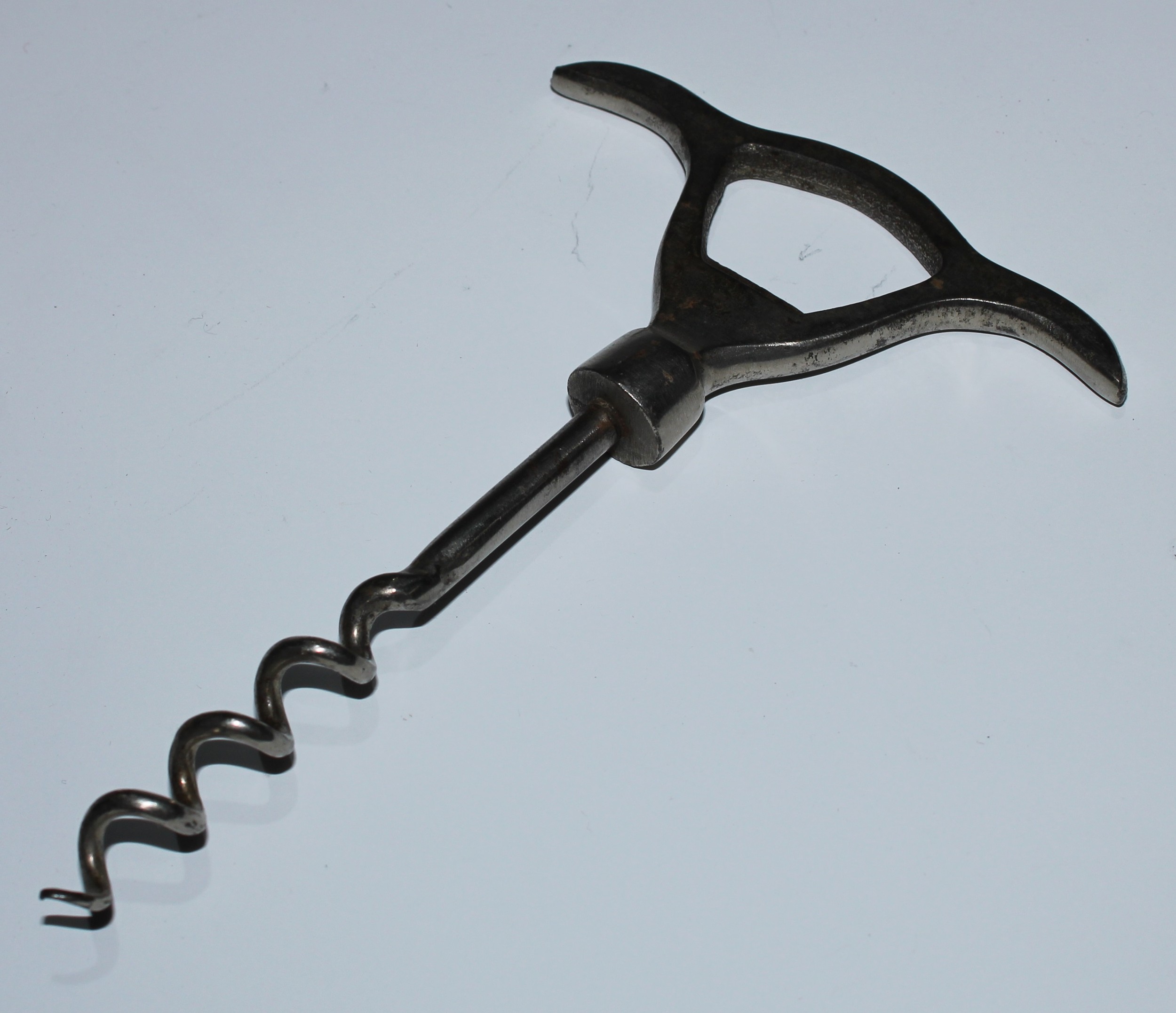 Wine - a 19th century direct-pull corkscrew, stag antler handle, baluster stem, wire helix worm, - Bild 4 aus 6