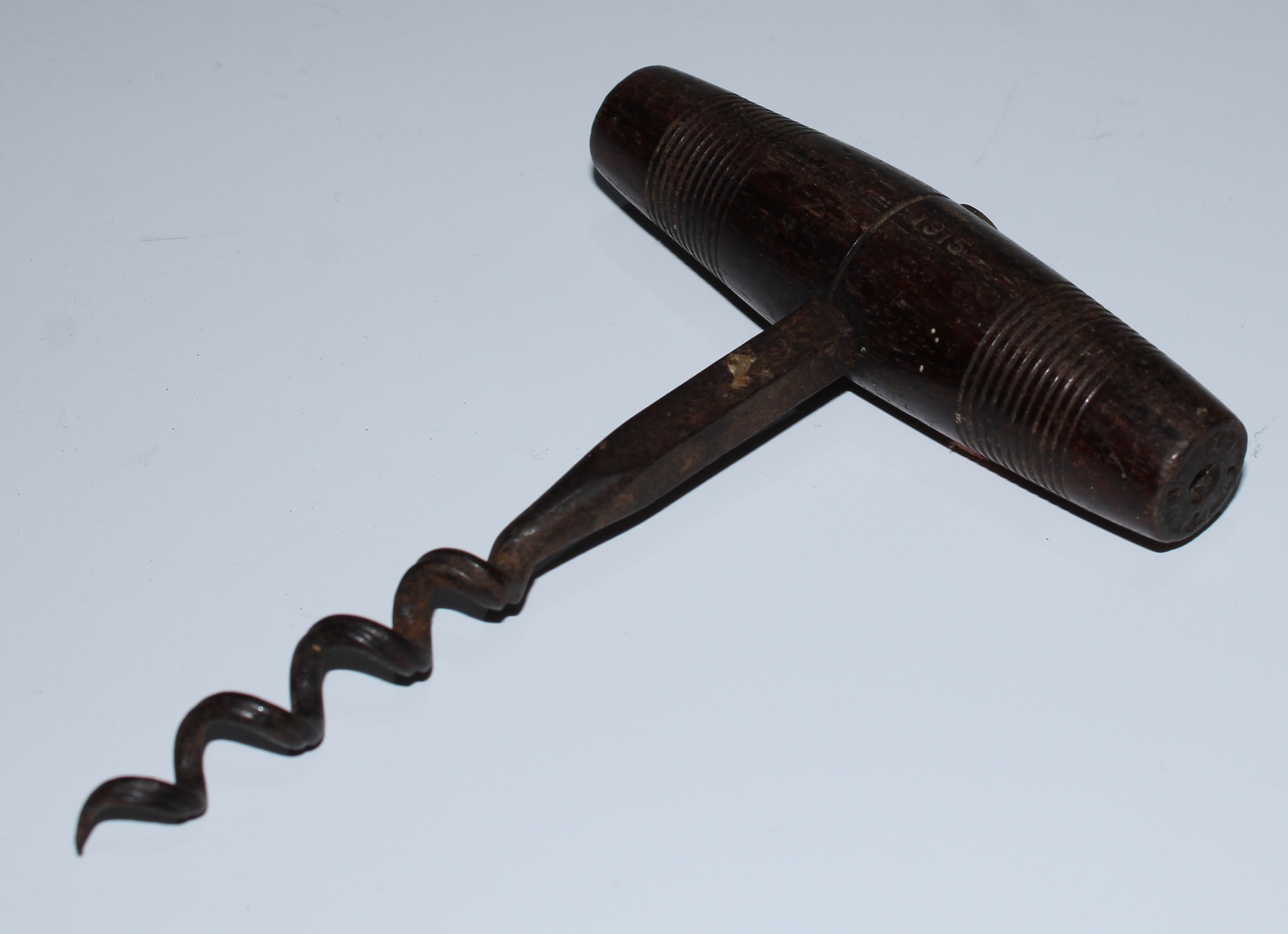 Wine - a 19th century direct-pull corkscrew, stag antler handle, baluster stem, wire helix worm, - Bild 2 aus 6