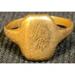 An 18ct gold signet ring, size O, 6.4g