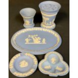 A Wedgwood Jasperware oval plaque, 25cm wide; two similar vases and trinket dishes (5)