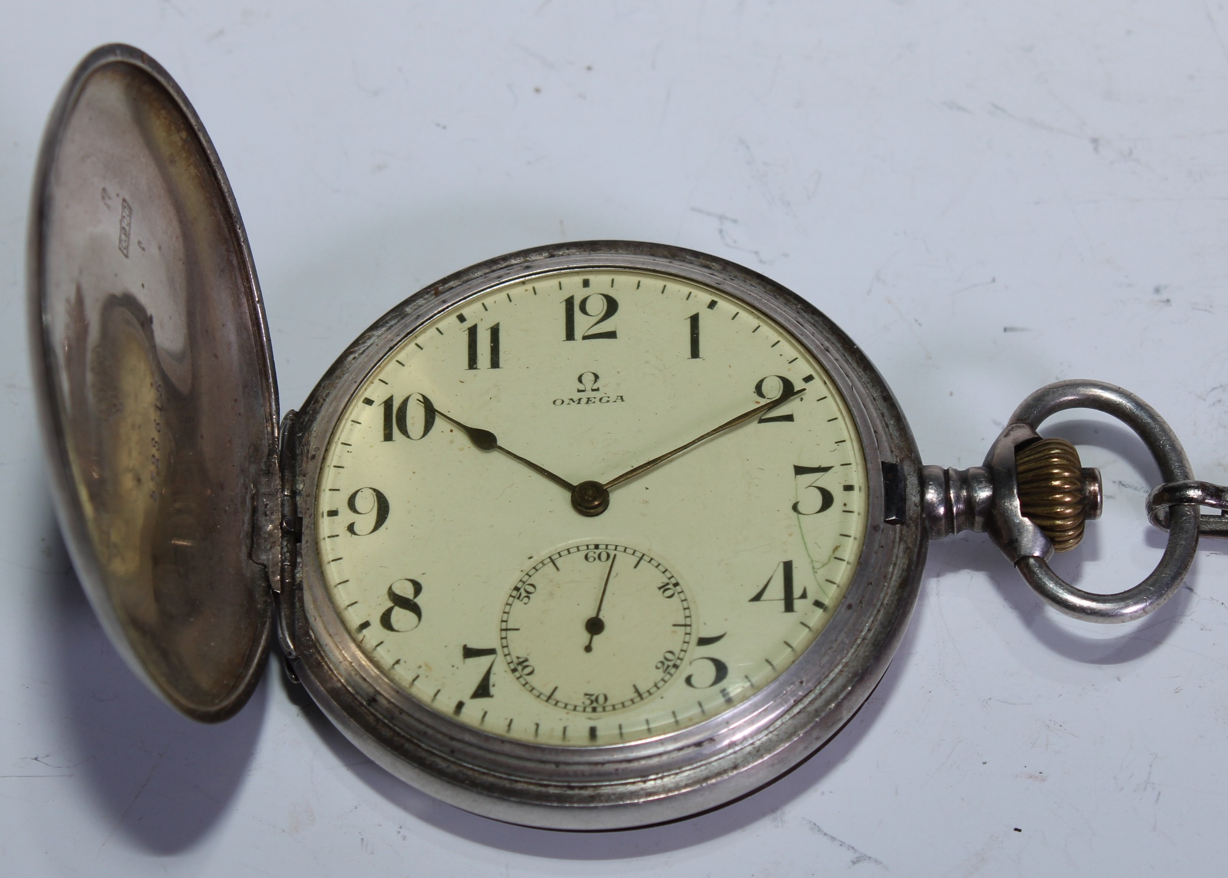 An Omega silver hunter pocket watch, 4.5cm dial inscribed with Arabic numerals, subsidiary seconds - Bild 2 aus 4