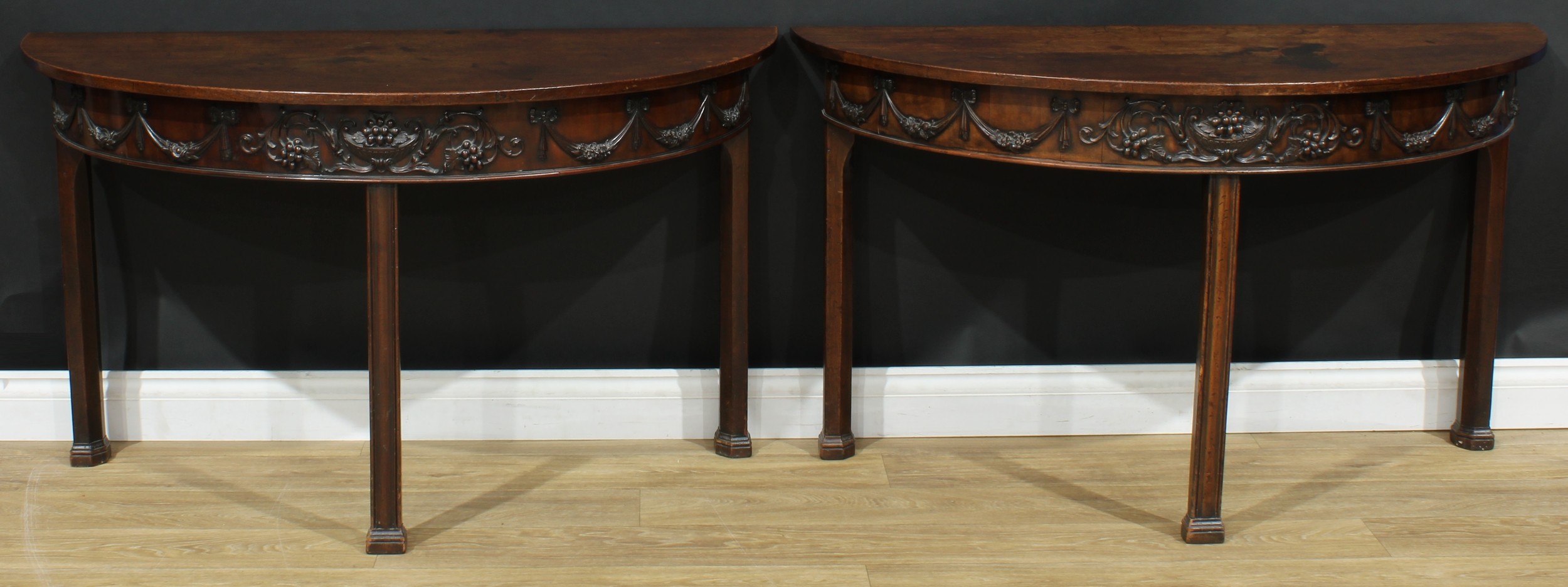 A 19th century Adam Revival mahogany D-end dining table, comprising a pair of demilune end - Bild 5 aus 5