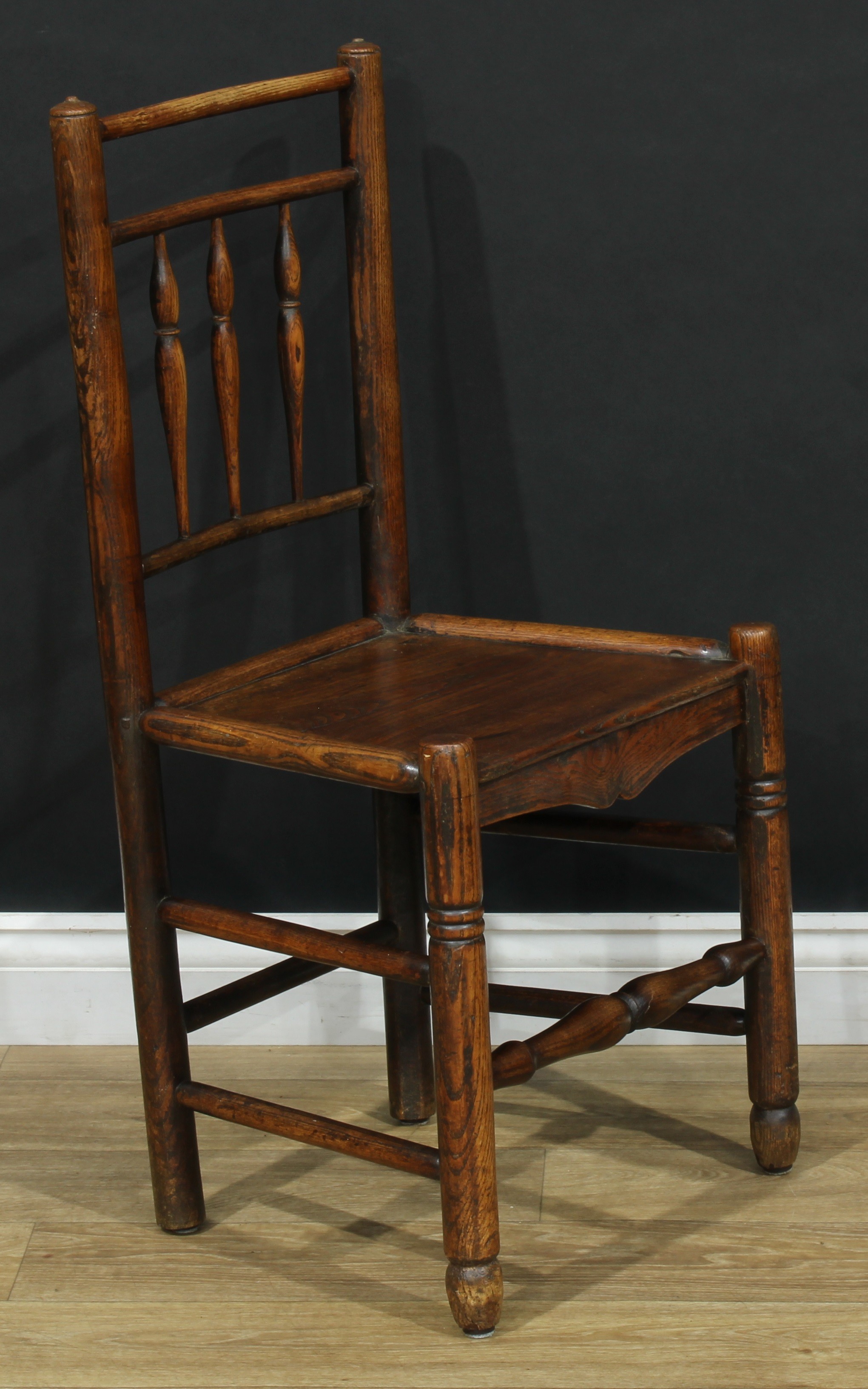 Six 19th century Philip Clissett design ash and elm country chairs, probably West Midlands, one 87. - Bild 3 aus 5