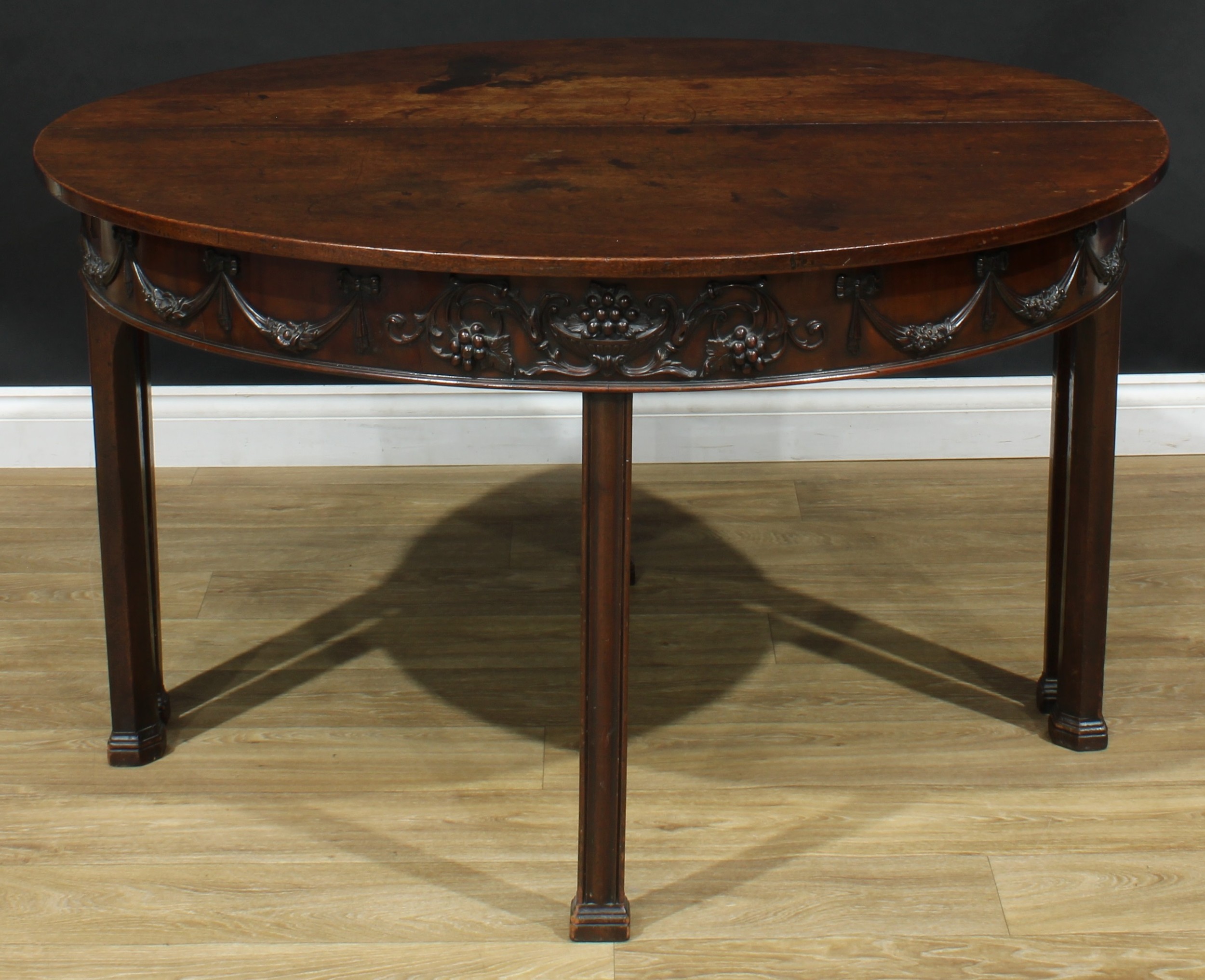 A 19th century Adam Revival mahogany D-end dining table, comprising a pair of demilune end - Bild 4 aus 5