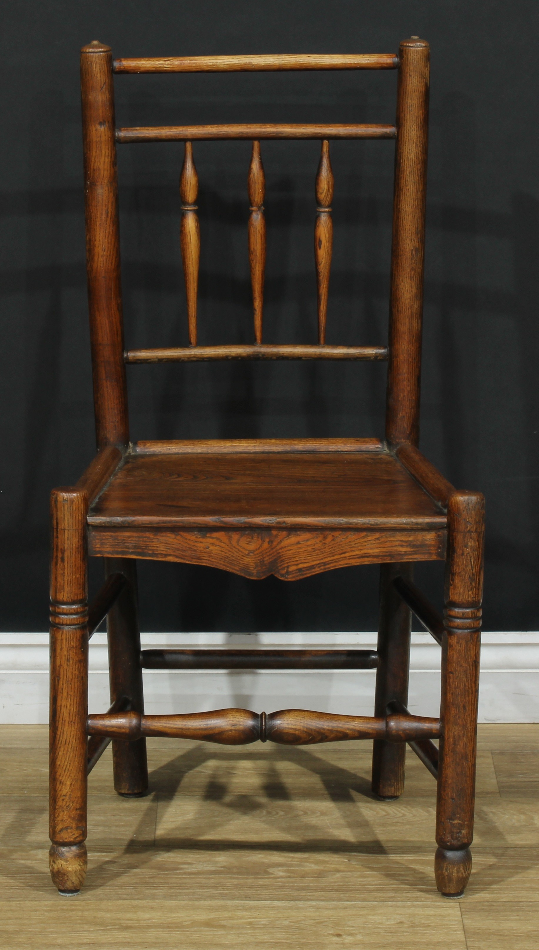 Six 19th century Philip Clissett design ash and elm country chairs, probably West Midlands, one 87. - Bild 2 aus 5