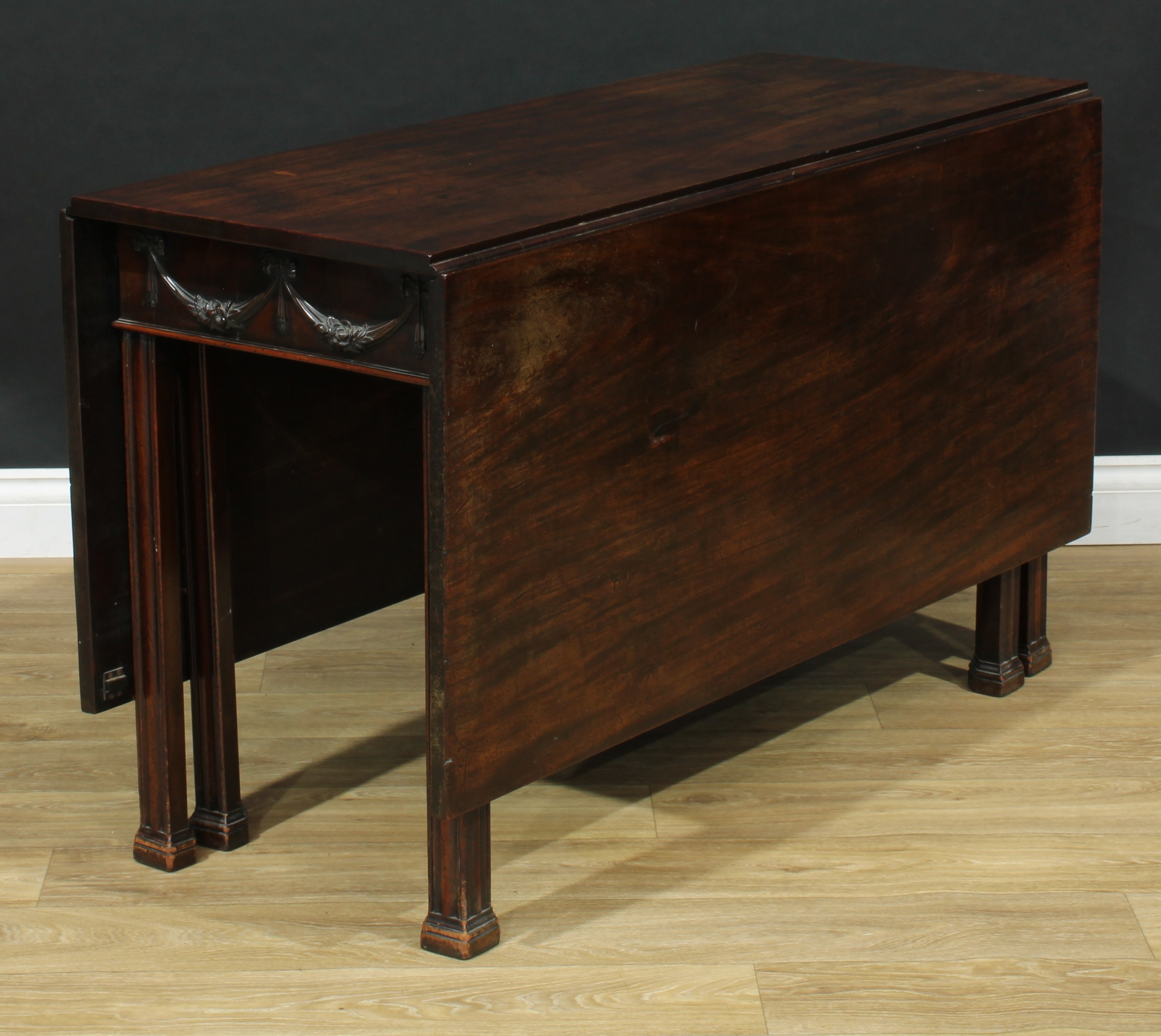 A 19th century Adam Revival mahogany D-end dining table, comprising a pair of demilune end - Bild 3 aus 5