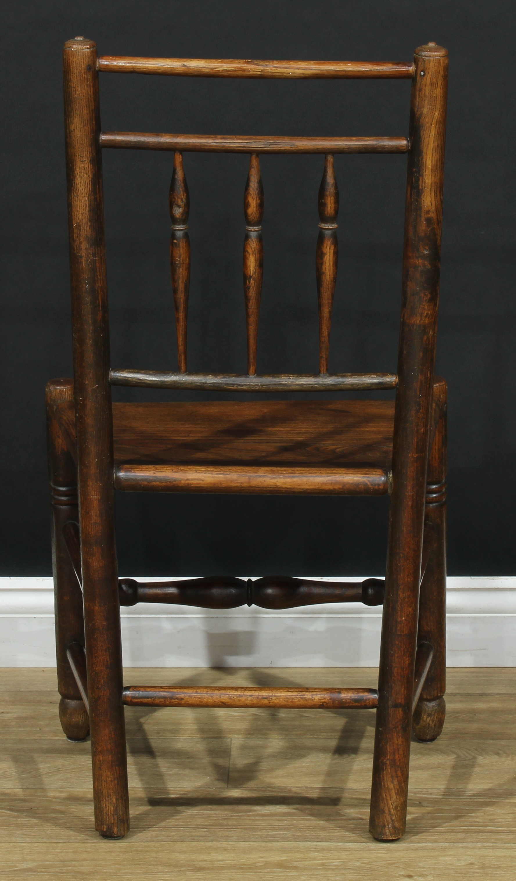 Six 19th century Philip Clissett design ash and elm country chairs, probably West Midlands, one 87. - Bild 5 aus 5