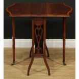 An Edwardian satinwood crossbanded mahogany Sutherland table, 68cm high, opening to 75cm long,