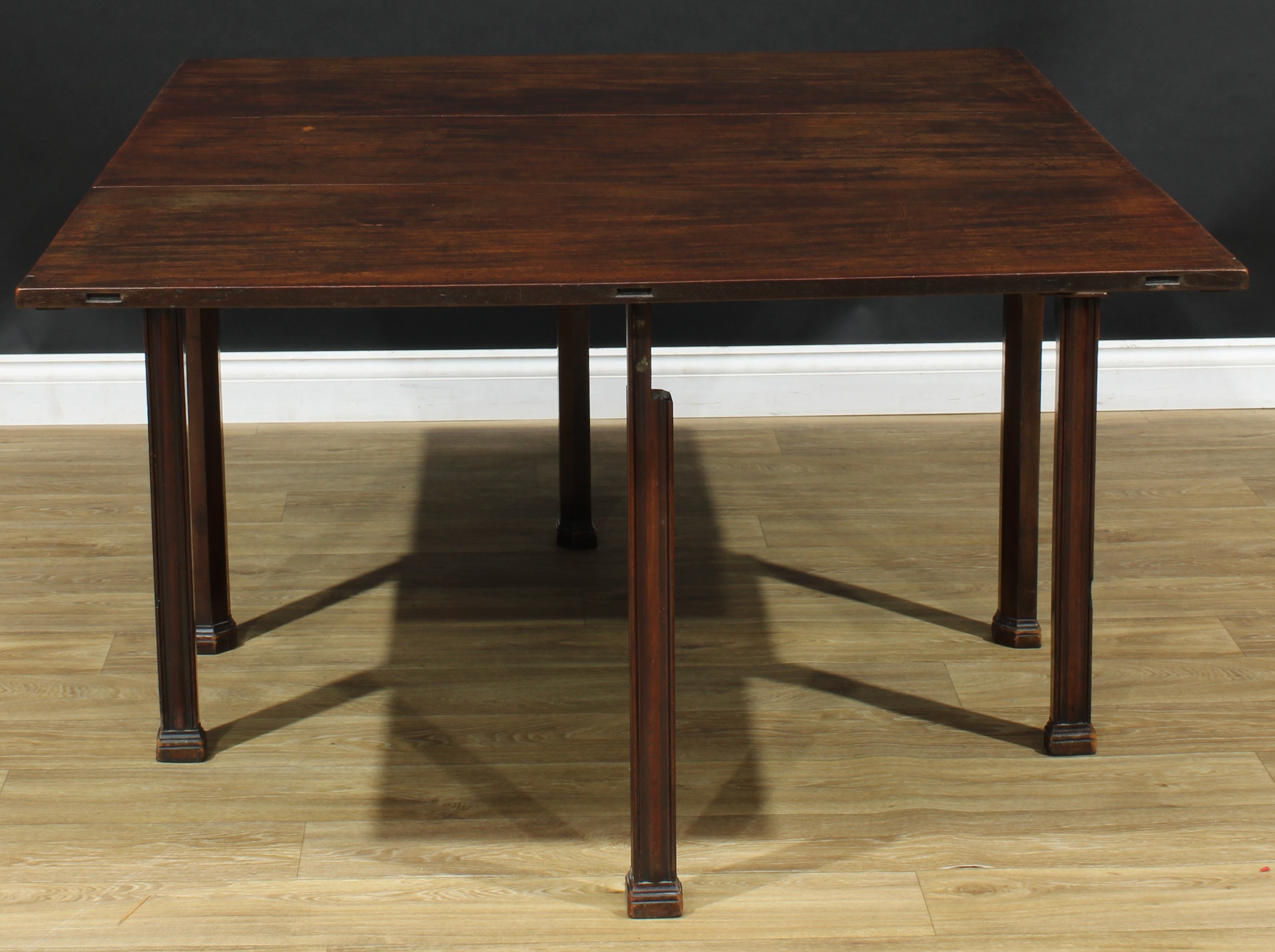 A 19th century Adam Revival mahogany D-end dining table, comprising a pair of demilune end - Bild 2 aus 5