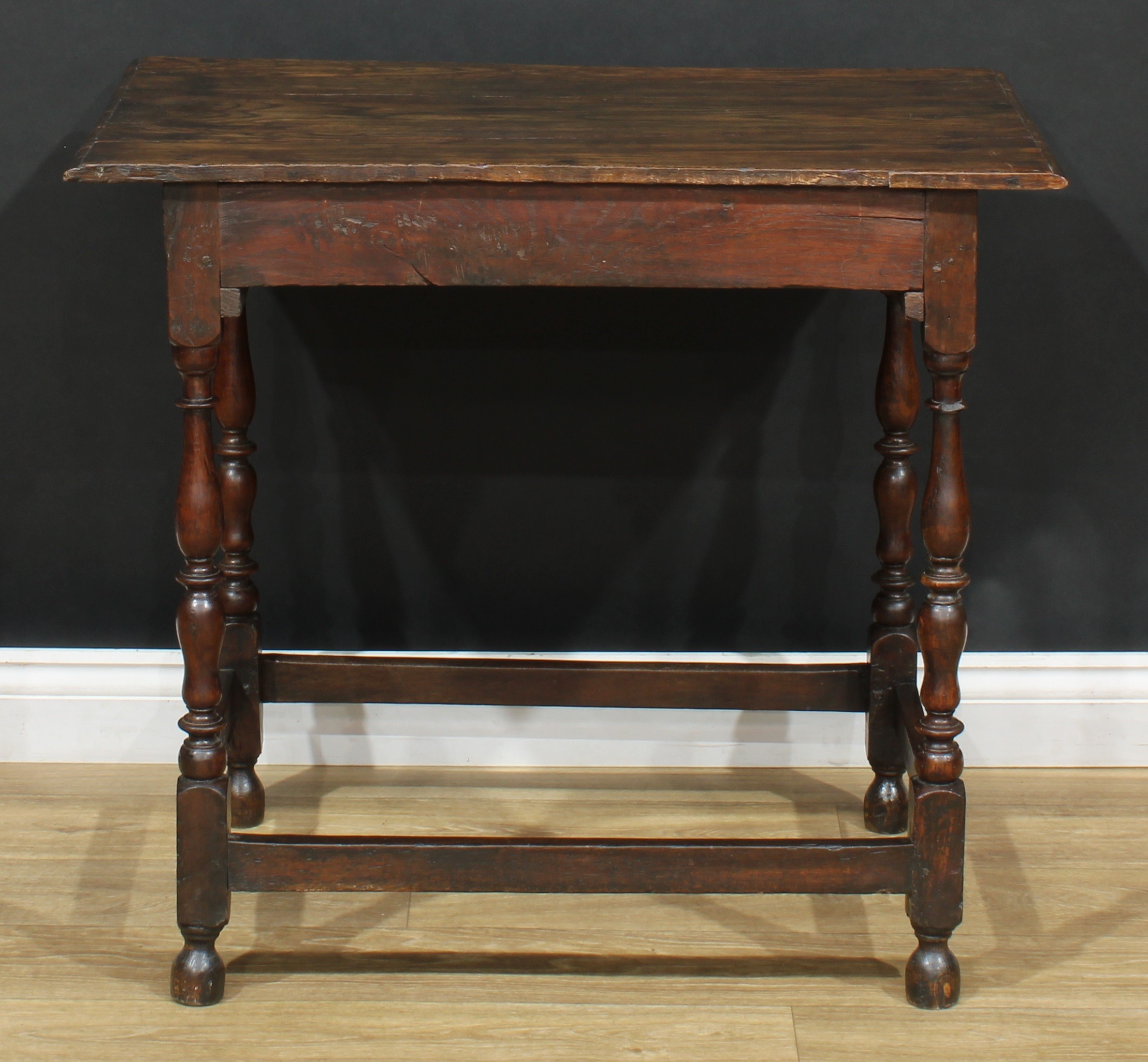 An 18th century design oak side table, oversailing top above a long frieze drawer, turned - Bild 6 aus 6