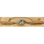 An early 20th century 15ct gold bar brooch, set with a single faceted aquamarine stone, 6.5cm