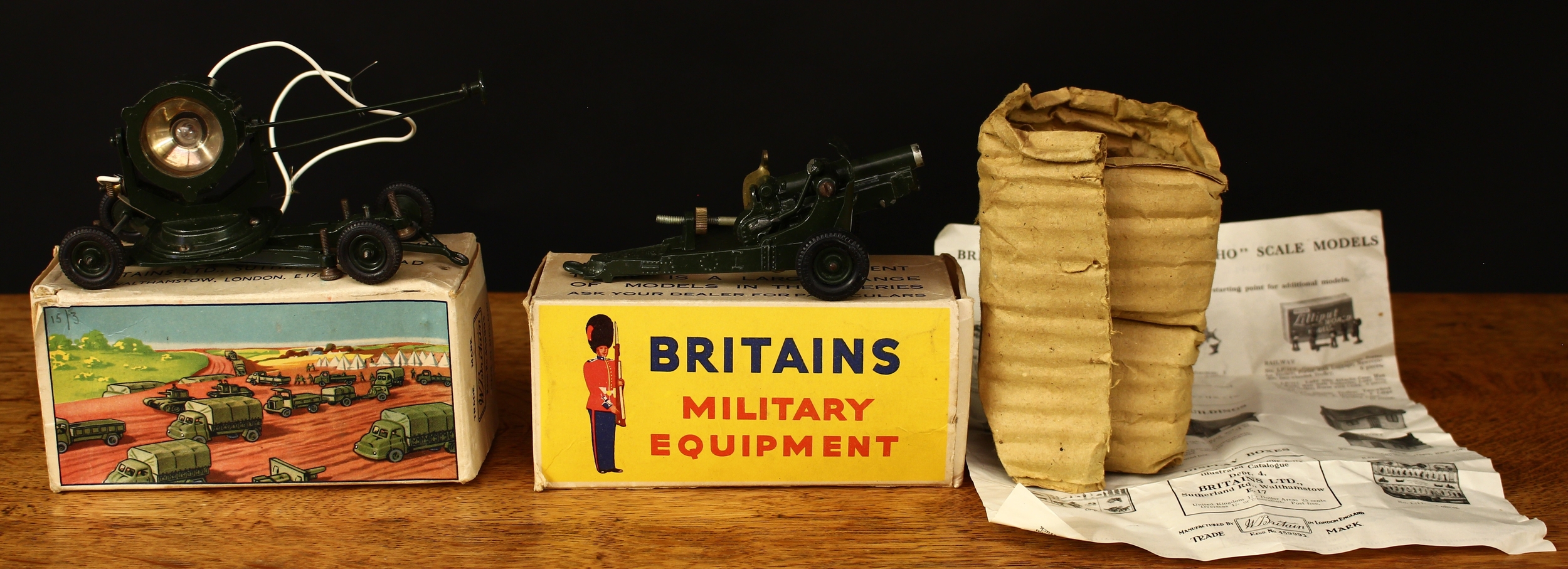 W Britain (Britains) No.1718 searchlight on mobile chassis, military green body, boxed and W Britain