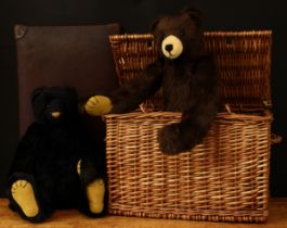 A Charnwood Bears (Frank Webster) artist made jointed teddy bear, brown mohair, black plastic