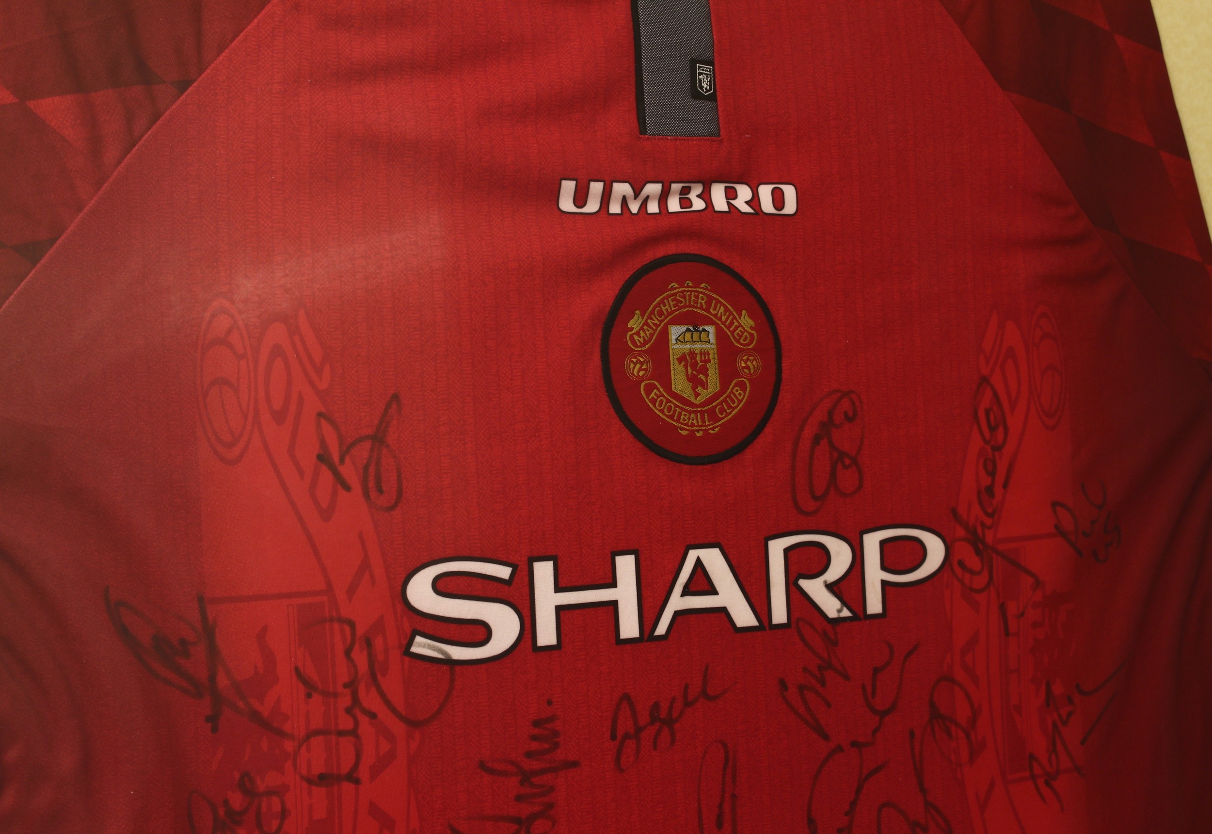 Sport, Football, Autographs, Manchester United F.C. (The Red Devils) - a 1996-1998 'Theatre of - Image 6 of 9