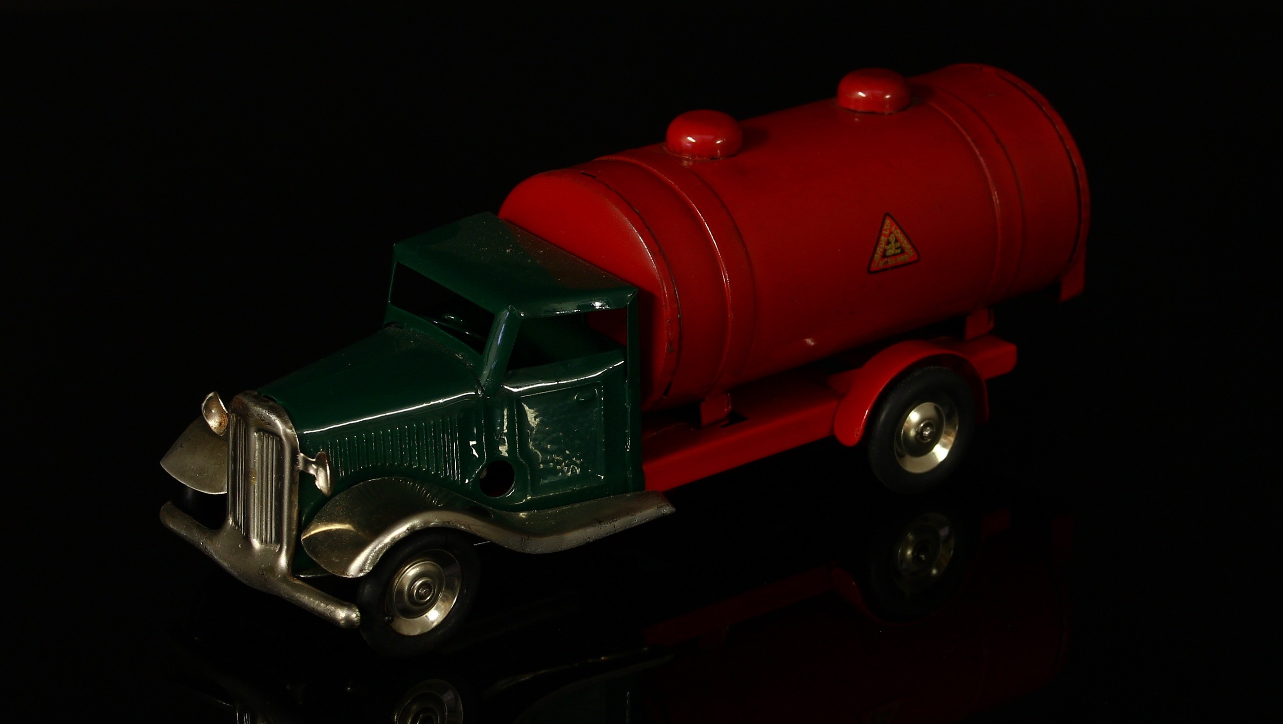 Tri-ang Minic (Lines Brothers) tinplate and clockwork 15M petrol tanker, dark green cab with