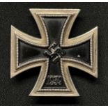 REPRODUCTION WW2 Eisernes Kreuz 1. Klasse. Iron Cross 1st class 1939. Maker marked "20" to pin.