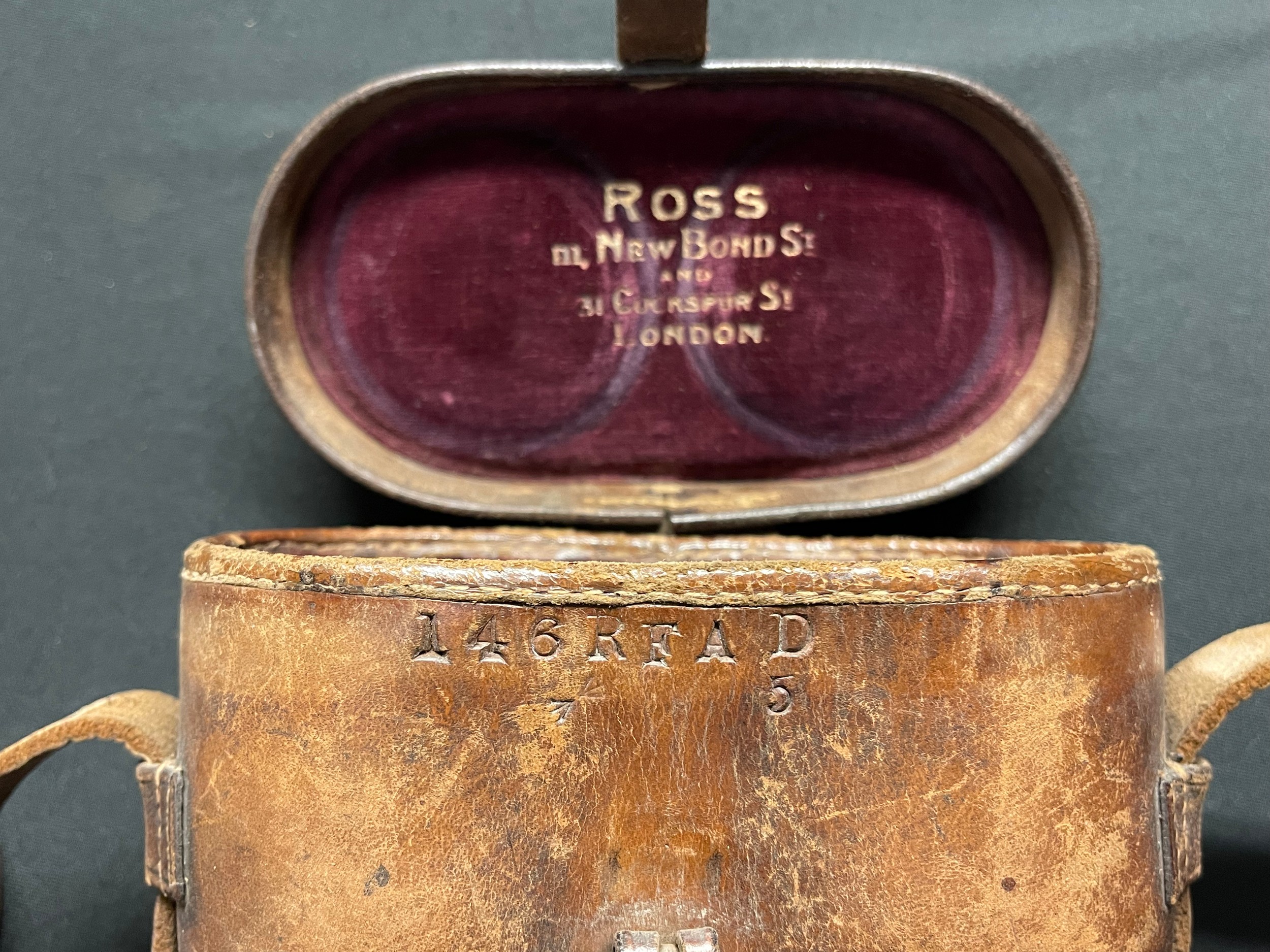 WW1 British binoculars by Ross of London 1904, Serial number 5467. Sun shades. Complete with leather - Image 7 of 11
