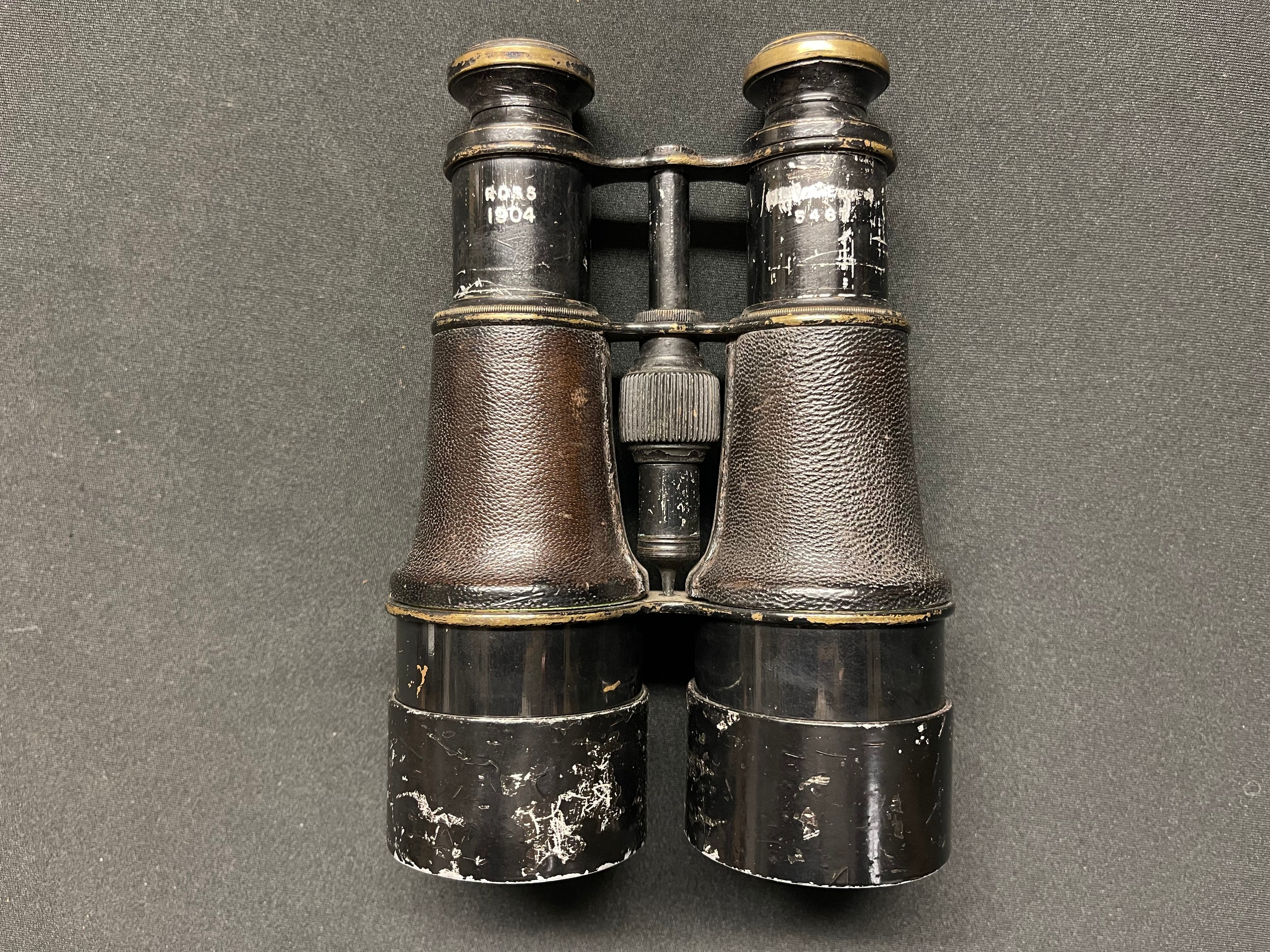 WW1 British binoculars by Ross of London 1904, Serial number 5467. Sun shades. Complete with leather - Image 2 of 11